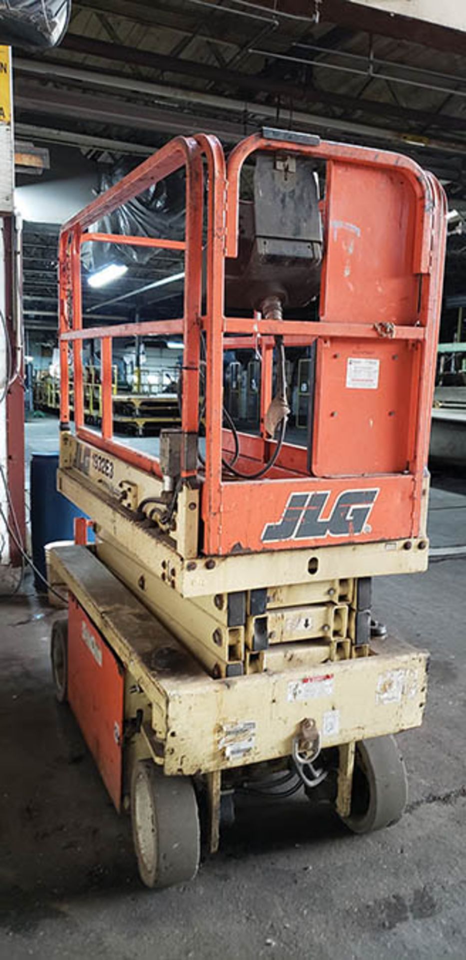 JLG 1932E3 ELECTRIC SCISSOR LIFT, 500 LB. CAP., 19' LIFT HEIGHT, EXPANDABLE DECK, S/N 0200059600 - Image 3 of 4