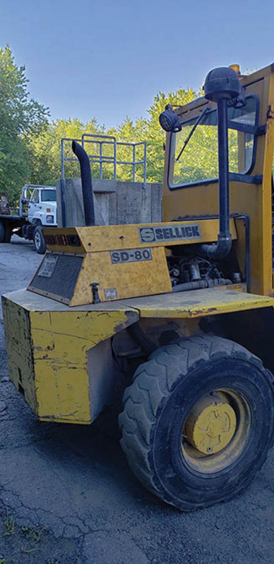 SELLICK SD-80 8,000 LB. CAP. ALL-TERRAIN FORKLIFT, DIESEL PERKINS ENGINE, 2-WD., 2-STAGE CLEARVIEW - Image 8 of 10