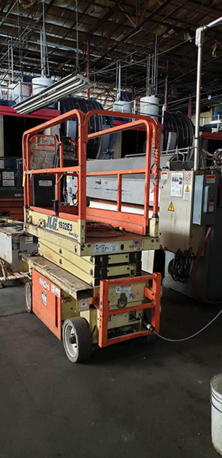 JLG 1932E3 ELECTRIC SCISSOR LIFT, 500 LB. CAP., 19' LIFT HEIGHT, EXPANDABLE DECK, S/N 0200059600 - Image 2 of 4