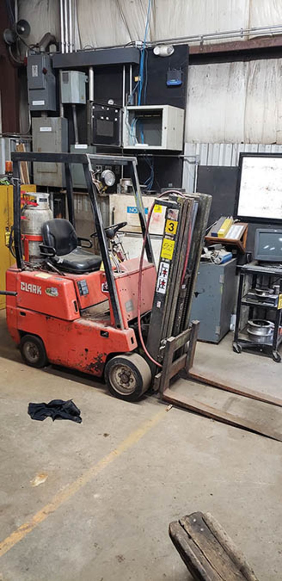 CLARK 3,000 LB. CAP. LPG FORKLIFT, MODEL C500-30, 3-STAGE MAST, 152'' MAX. LOAD HEIGHT, SOLID TIRES,