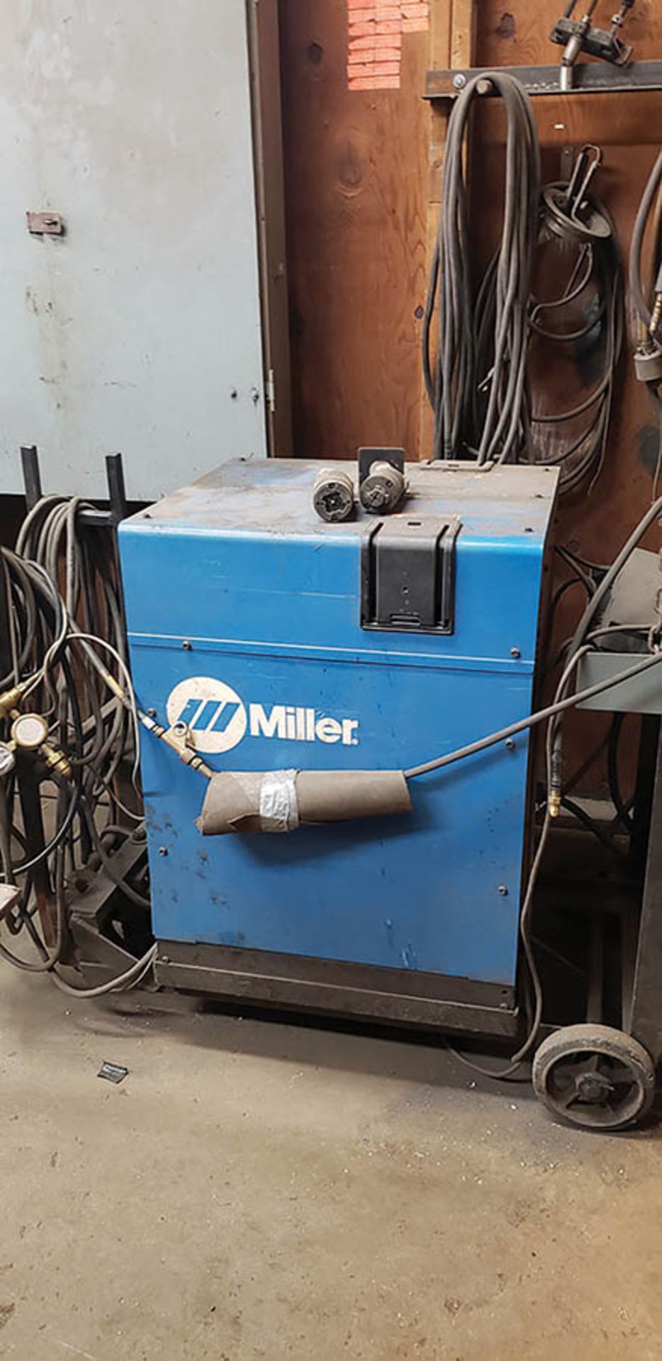 MILLER SYNCROWAVE 250DX CC AC/DC SQUAREWAVE POWER SOURCE, S/N LC598713 - Image 3 of 3