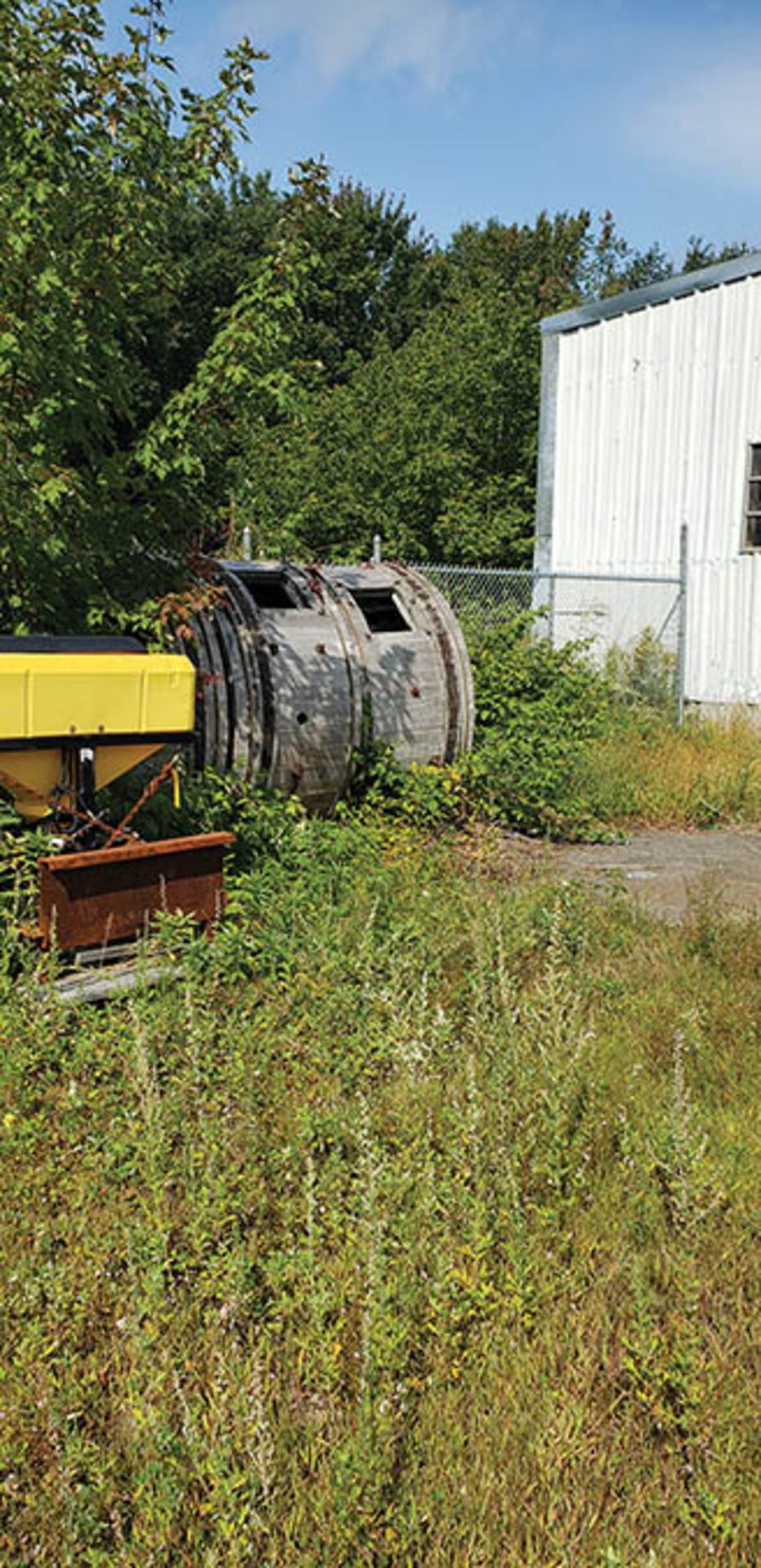 TUMBLER TUBS, S.S. TUBS, BRUSHES, CARTS, T-BARS, ROLLS - Image 4 of 8