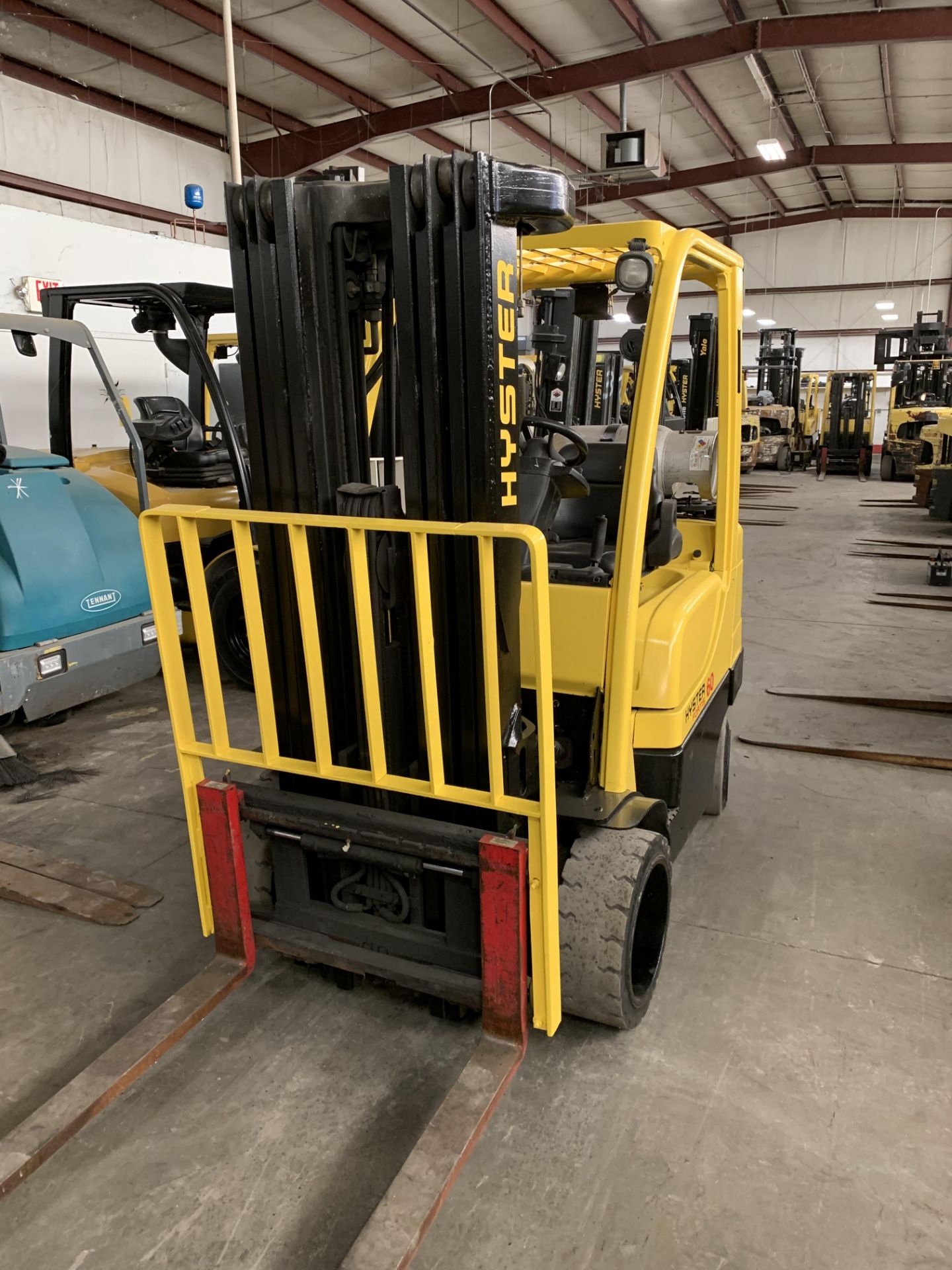 *LOCATED IN OH* 2007 HYSTER 6,000-LB FORKLIFT, MODEL: S60FT, LPG, Solid TIRES, 3-STAGE MAST, SIDESHI - Image 2 of 6