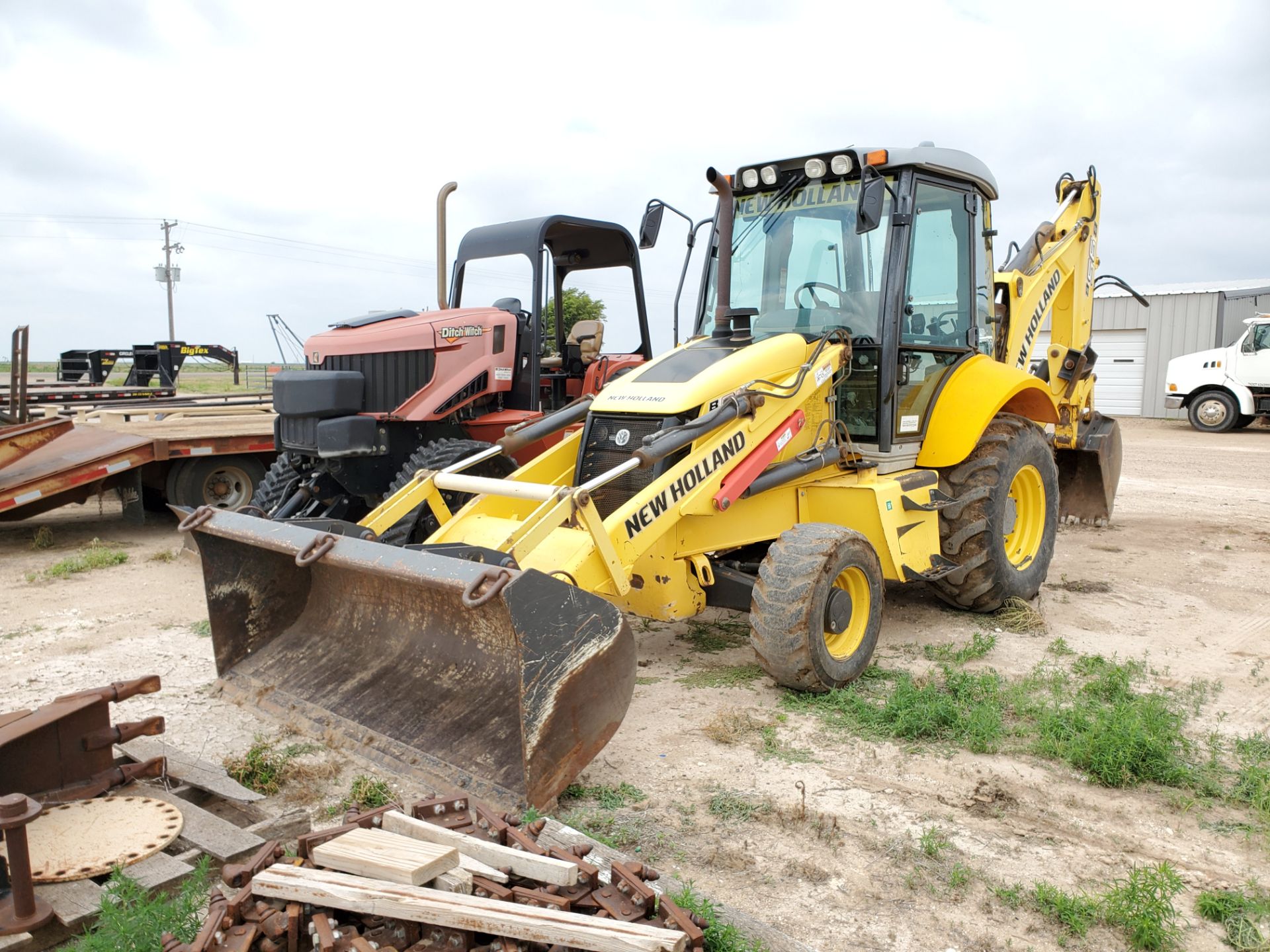 2011 NEW HOLLAND B95B BACKHOE LOADER, 4-WD, PILOT CONTROLS, CLIMATE CAB, VIN FNH0B95BNBHH03289, - Image 5 of 6