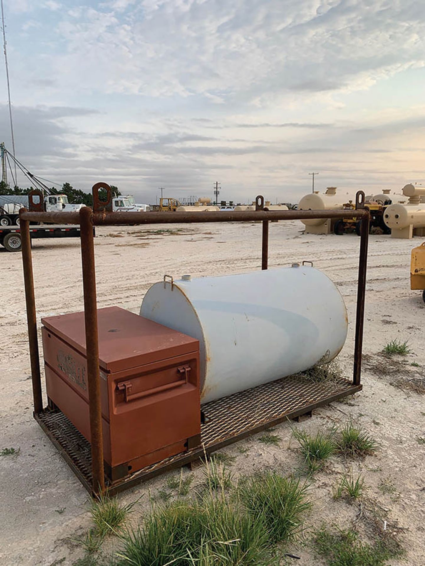 PORTABLE FUEL AND TOOL SKID, 300 GAL. CAP., JOBOX - Image 2 of 2