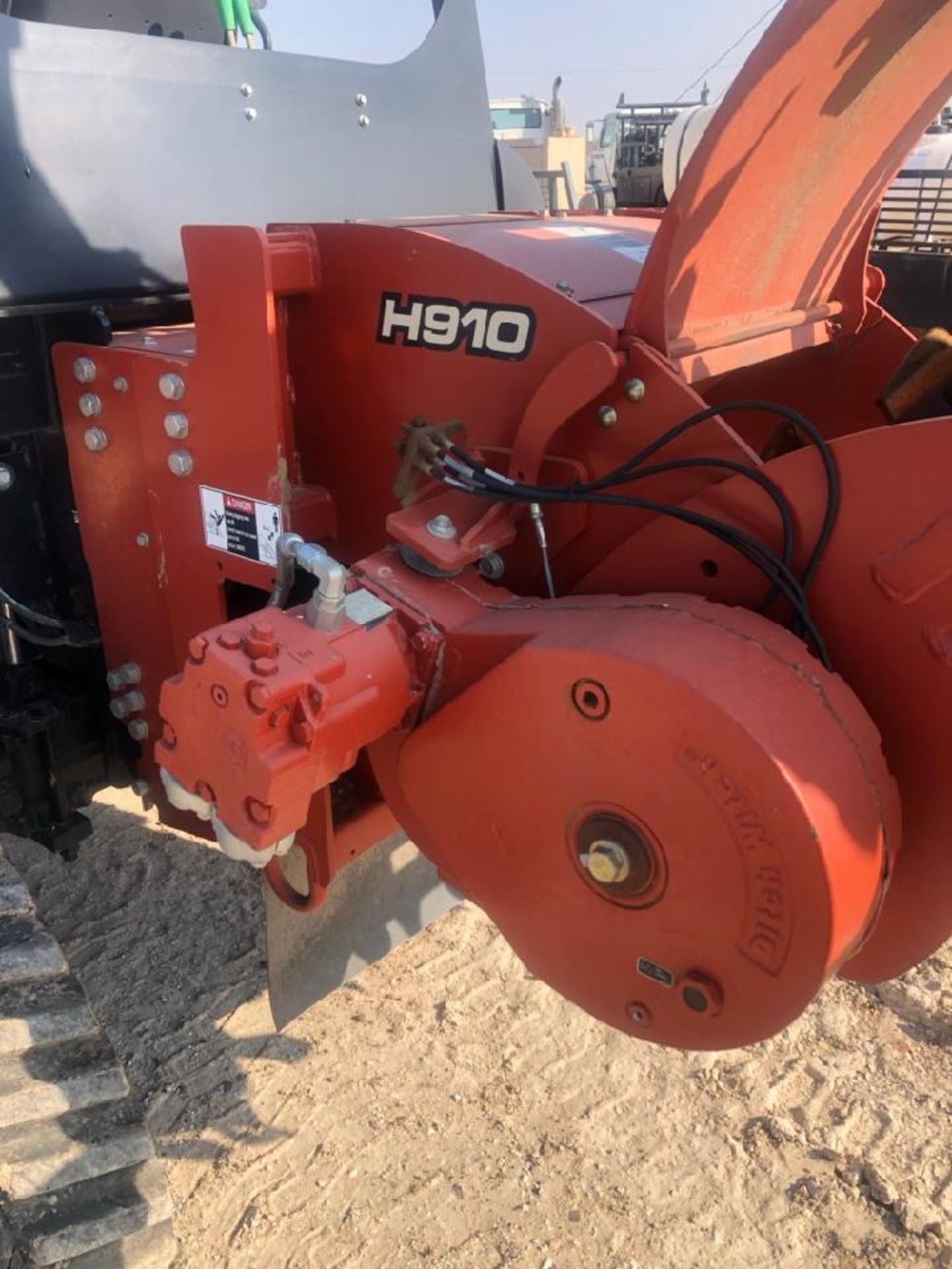 2014 DITCH-WITCH RT120 QUAD WITH H910 CENTERLINE TRENCHER, 4-CYL DUETS DIESEL ENGINE, 97'' TRENCH - Image 9 of 15