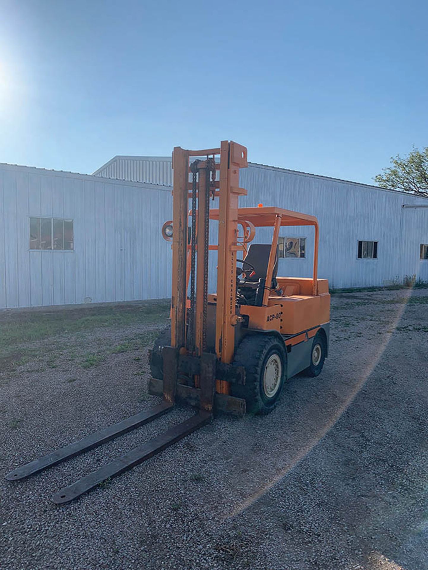 ALLIS-CHALMERS 8,000 LB FORKLIFT, MODEL ACP-80, 2-STAGE MAST, SIDE SHIFT CAPABLE, SOLID ALL - Image 2 of 2