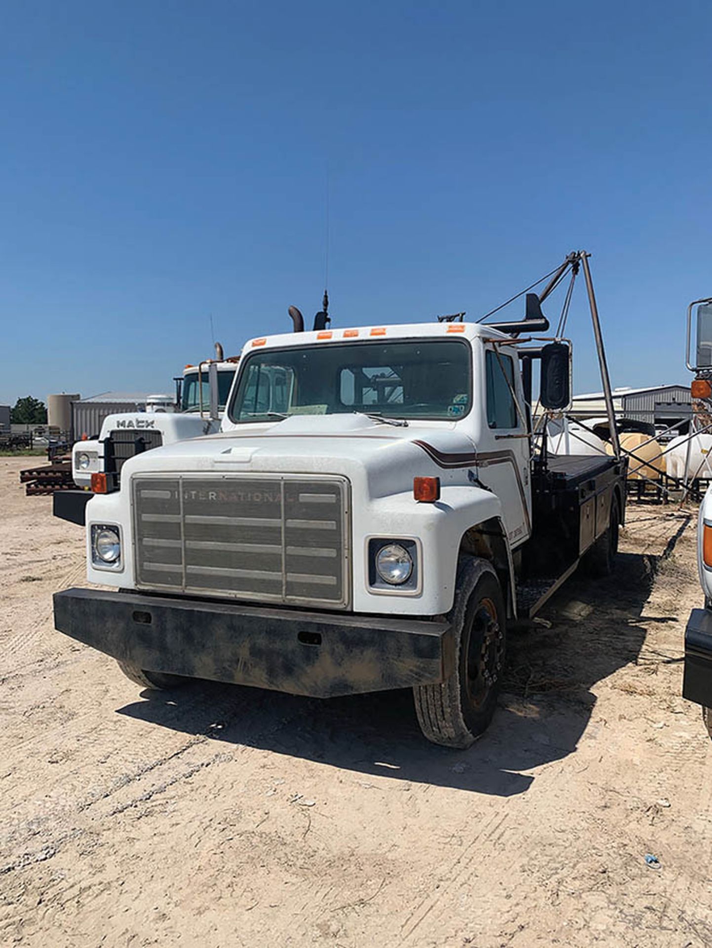 1979 INTERNATIONAL 1754 WINCH TRUCK, LELAND WINCH SYSTEM WITH REAR LIFT BOOM, MANUAL TRANSMISSION,