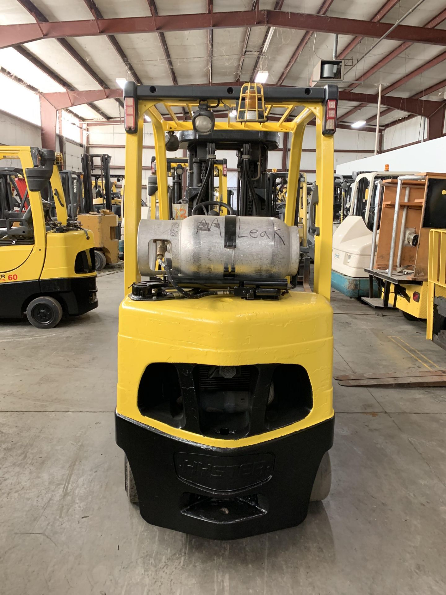 *LOCATED IN OH* 2007 HYSTER 6,000-LB FORKLIFT, MODEL: S60FT, LPG, Solid TIRES, 3-STAGE MAST, SIDESHI - Image 4 of 6