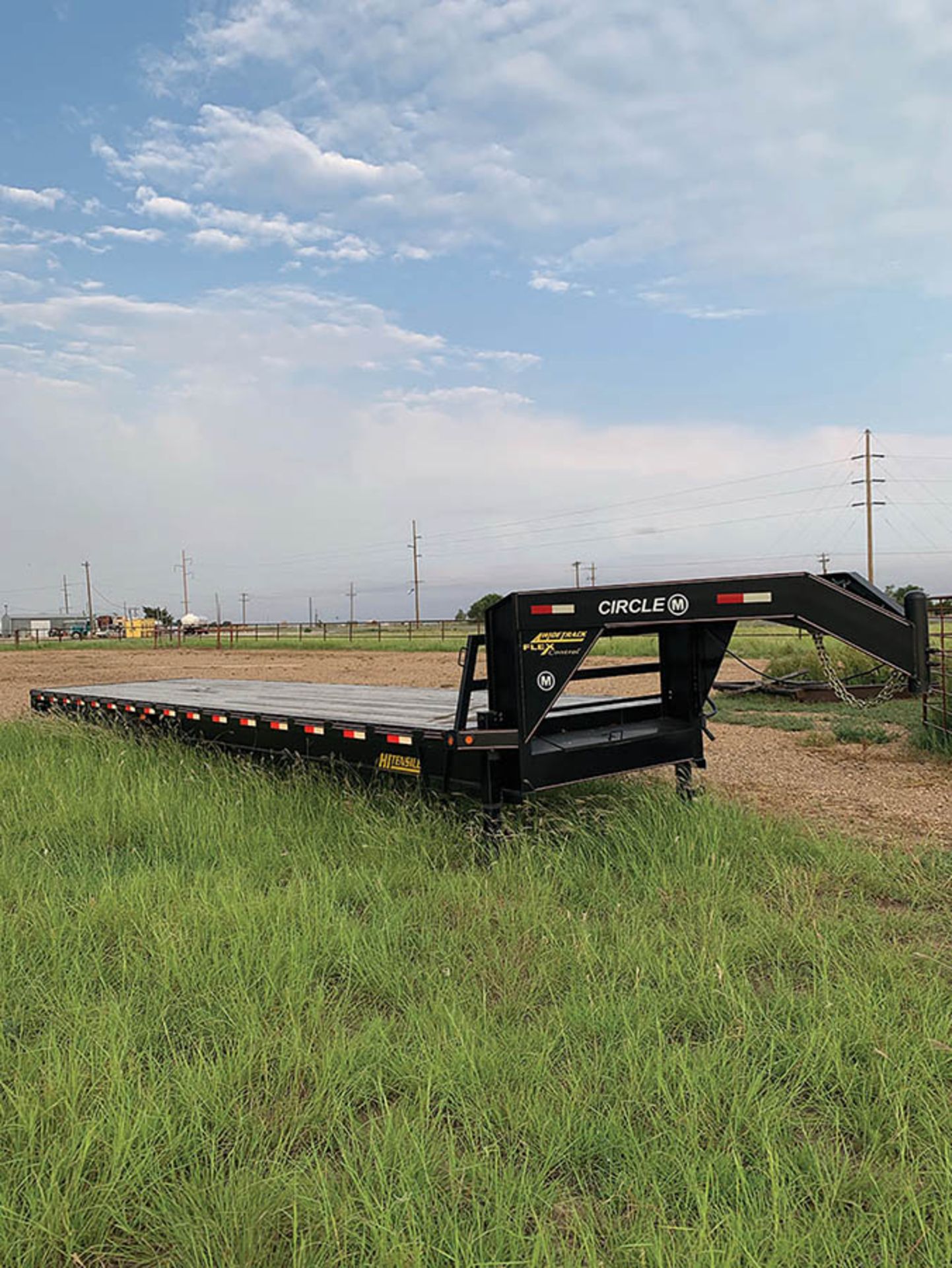 2015 30’ CIRCLE M TANDEM AXLE GOOSENECK TRAILER, FLEX-CONTROL WIDE TRACK, STAKE SIDE SPRING - Image 2 of 3