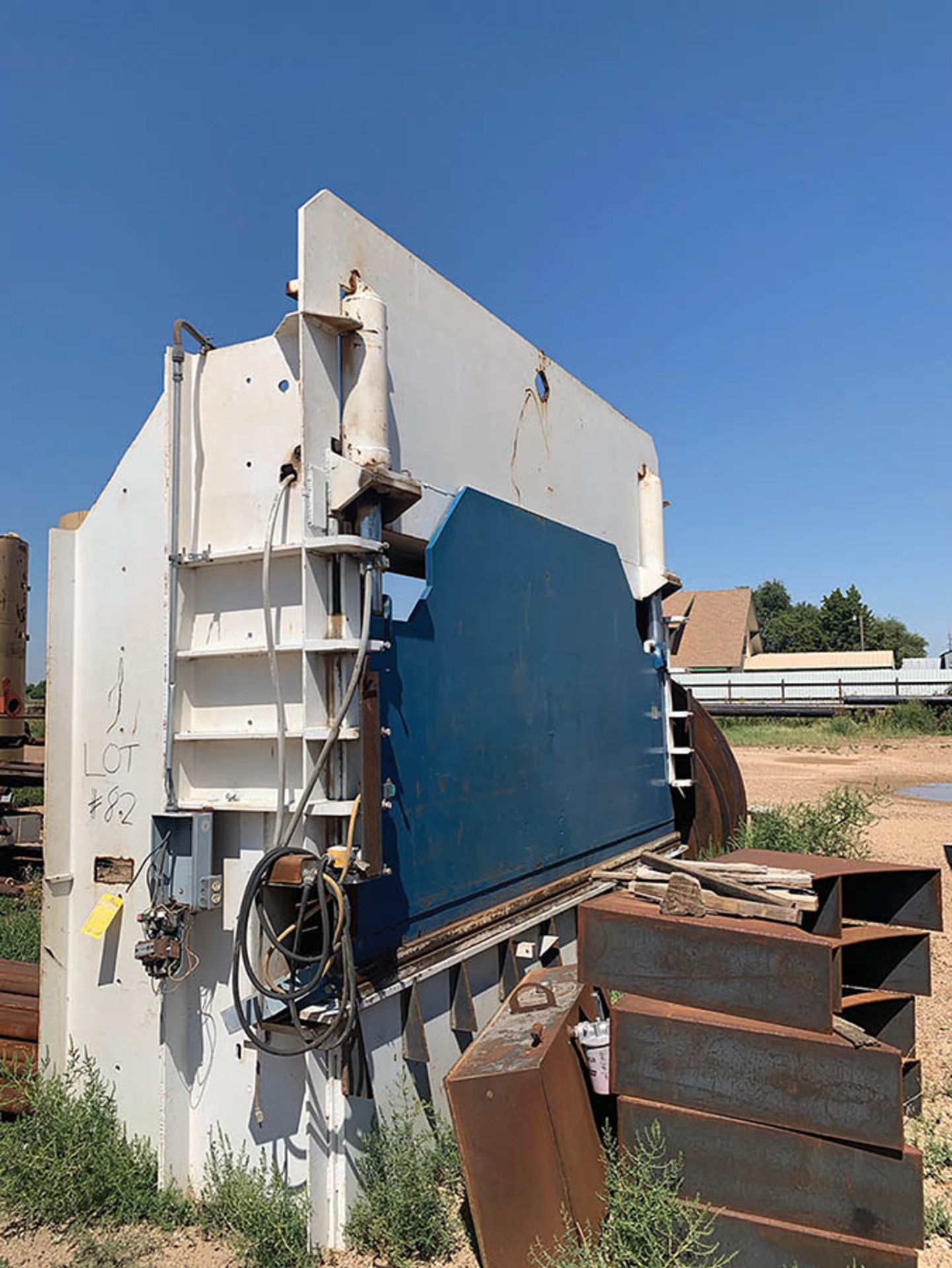 TECH 120-TON HYDRAULIC PRESS BRAKE WITH 10’ 4-WAY