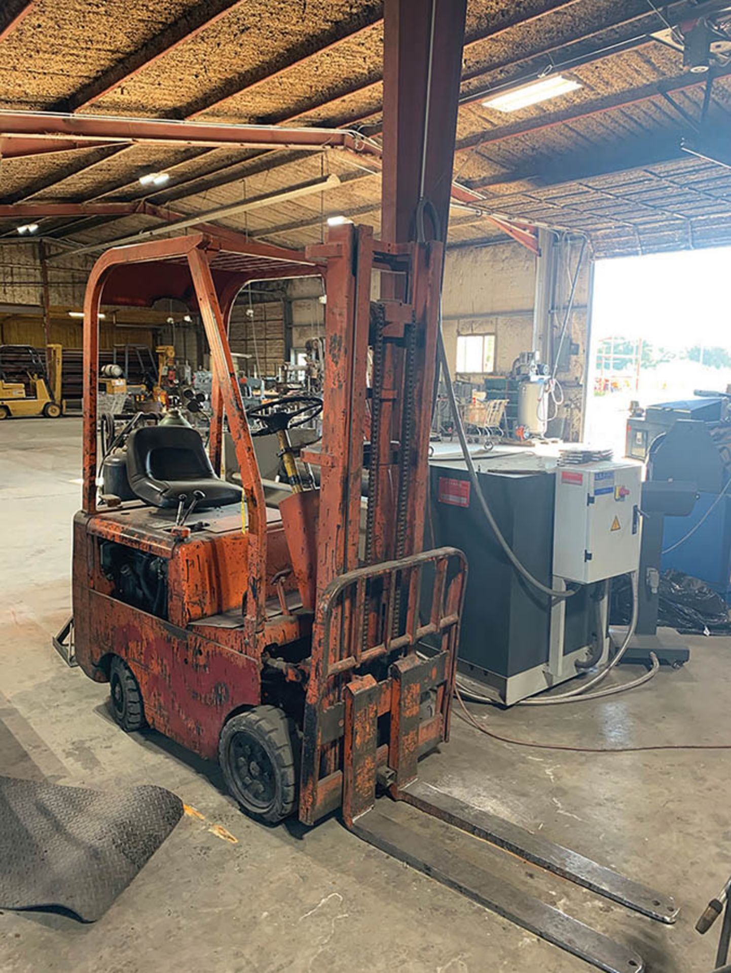 1960’S CLARKLIFT 3,000 LB GAS FORKLIFT, 2-STAGE LAST, SOLID TREAD TIRES, FORK RACK