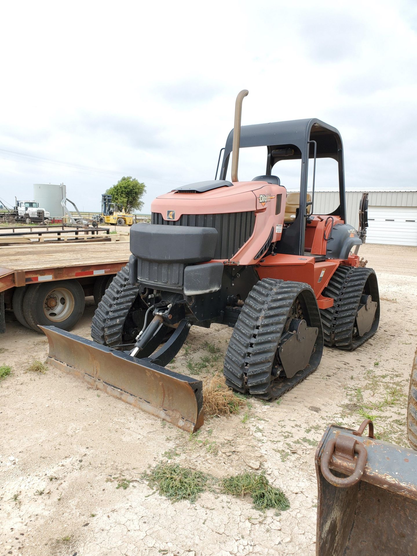 2014 DITCH-WITCH RT120 QUAD WITH H910 CENTERLINE TRENCHER, 4-CYL DUETS DIESEL ENGINE, 97'' TRENCH - Image 6 of 15