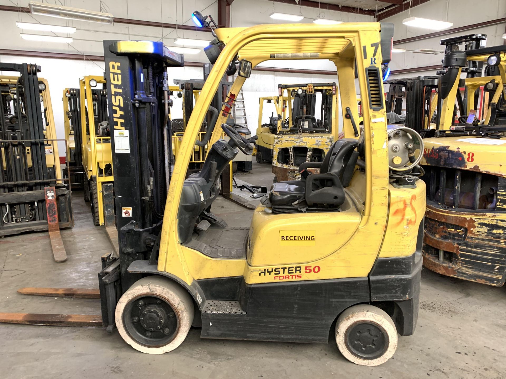 * LOCATED IN OH* 2013 HYSTER 5,000-LB FORKLIFT, MOD: S50FT, LPG, SOLID TIRES, 3-STAGE MAST SIDESHIFT - Image 3 of 7