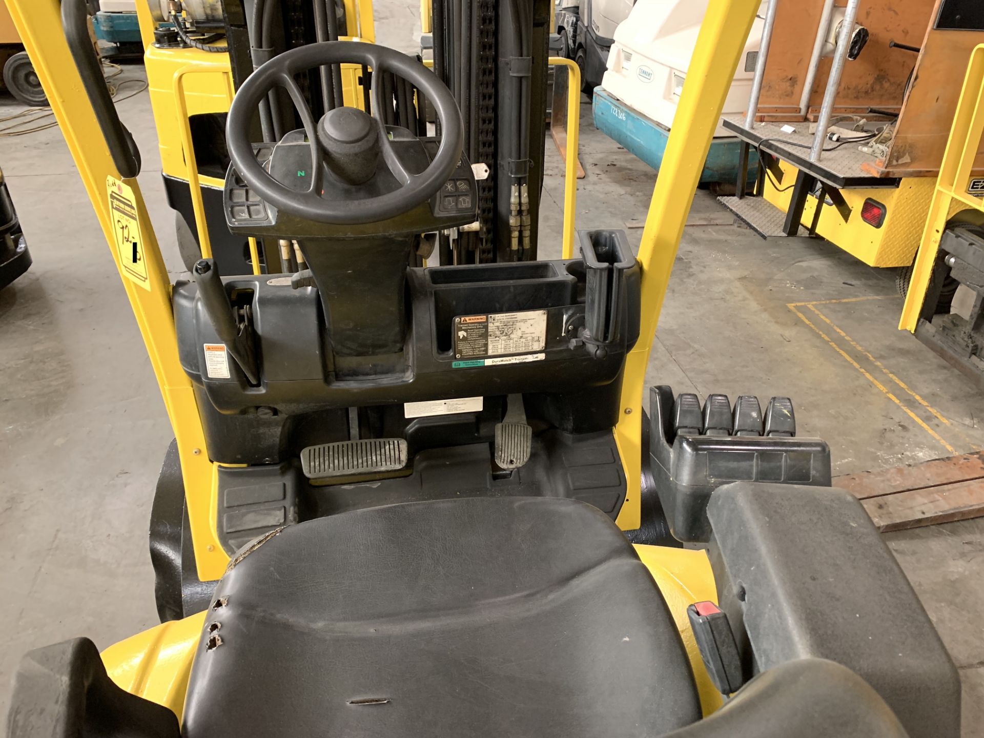 *LOCATED IN OH* 2007 HYSTER 6,000-LB FORKLIFT, MODEL: S60FT, LPG, Solid TIRES, 3-STAGE MAST, SIDESHI - Image 6 of 6