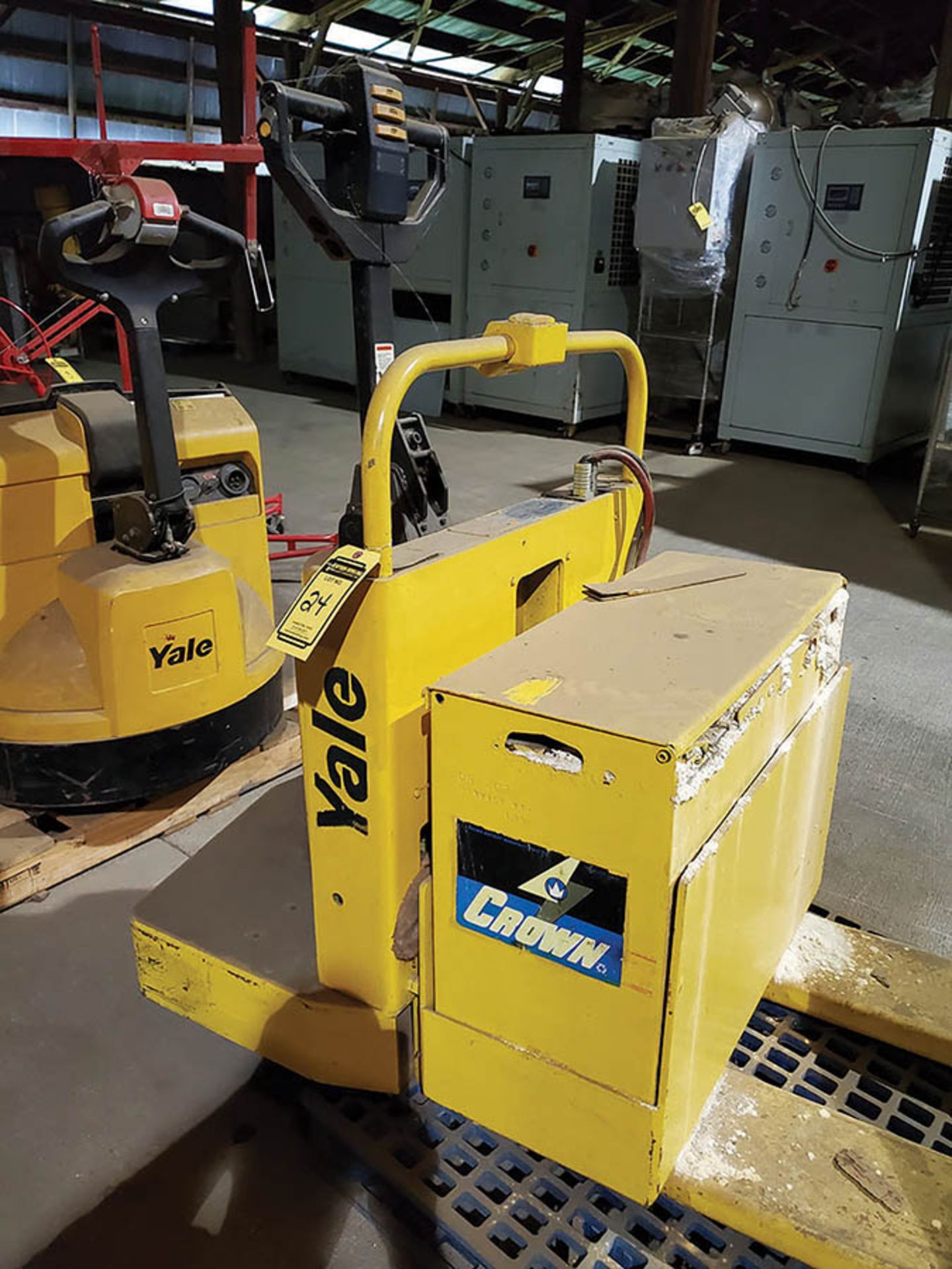 YALE 6,000 LB. WALK/RIDE ELECTRIC PALLET JACK, MODEL MPE060LON24T2748, 24V, 48'' FORKS - Image 2 of 6