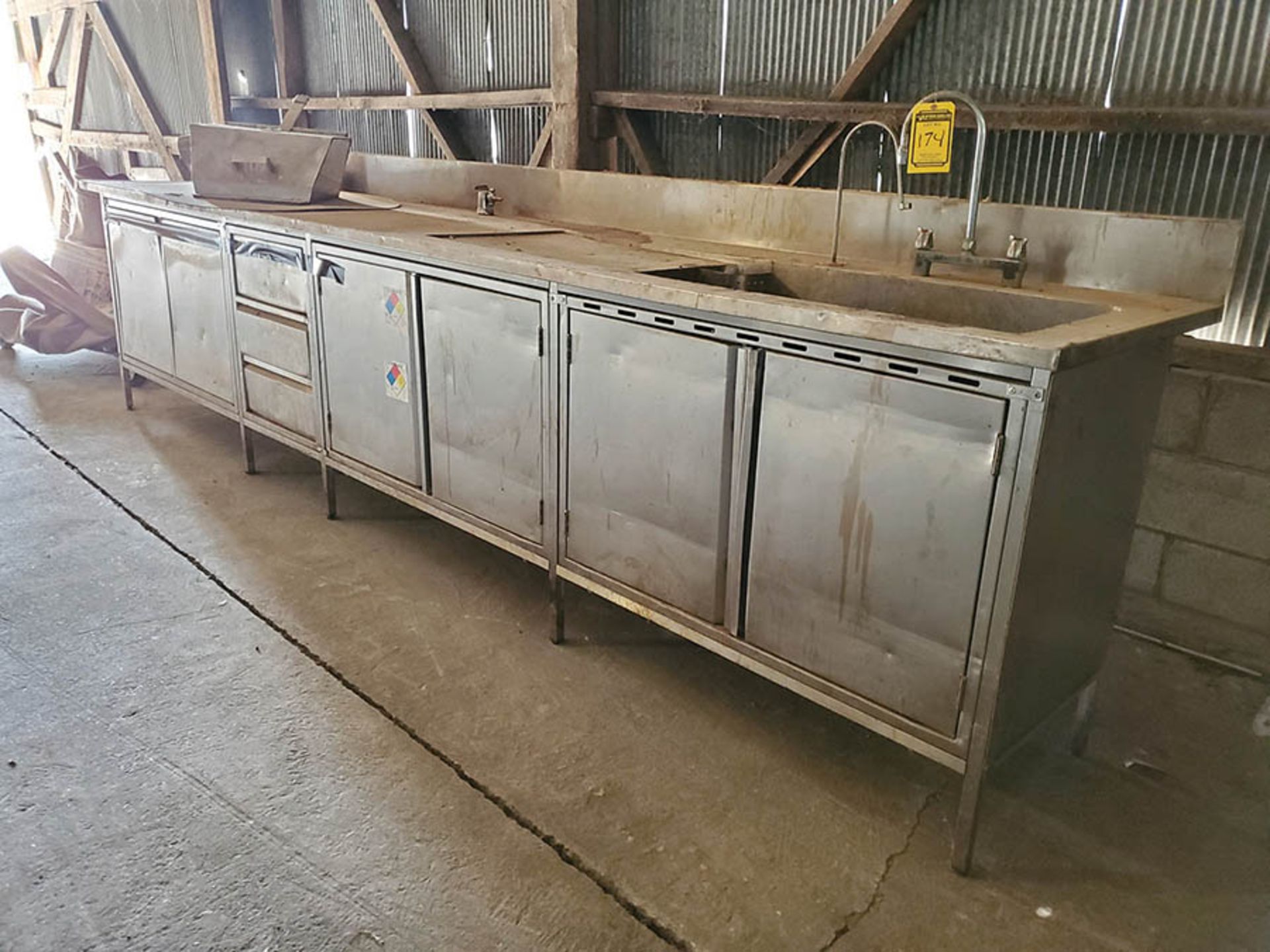 147'' x 30'' STAINLESS STEEL WASH STATION COUNTER, SINGLE BASIN - Image 3 of 6