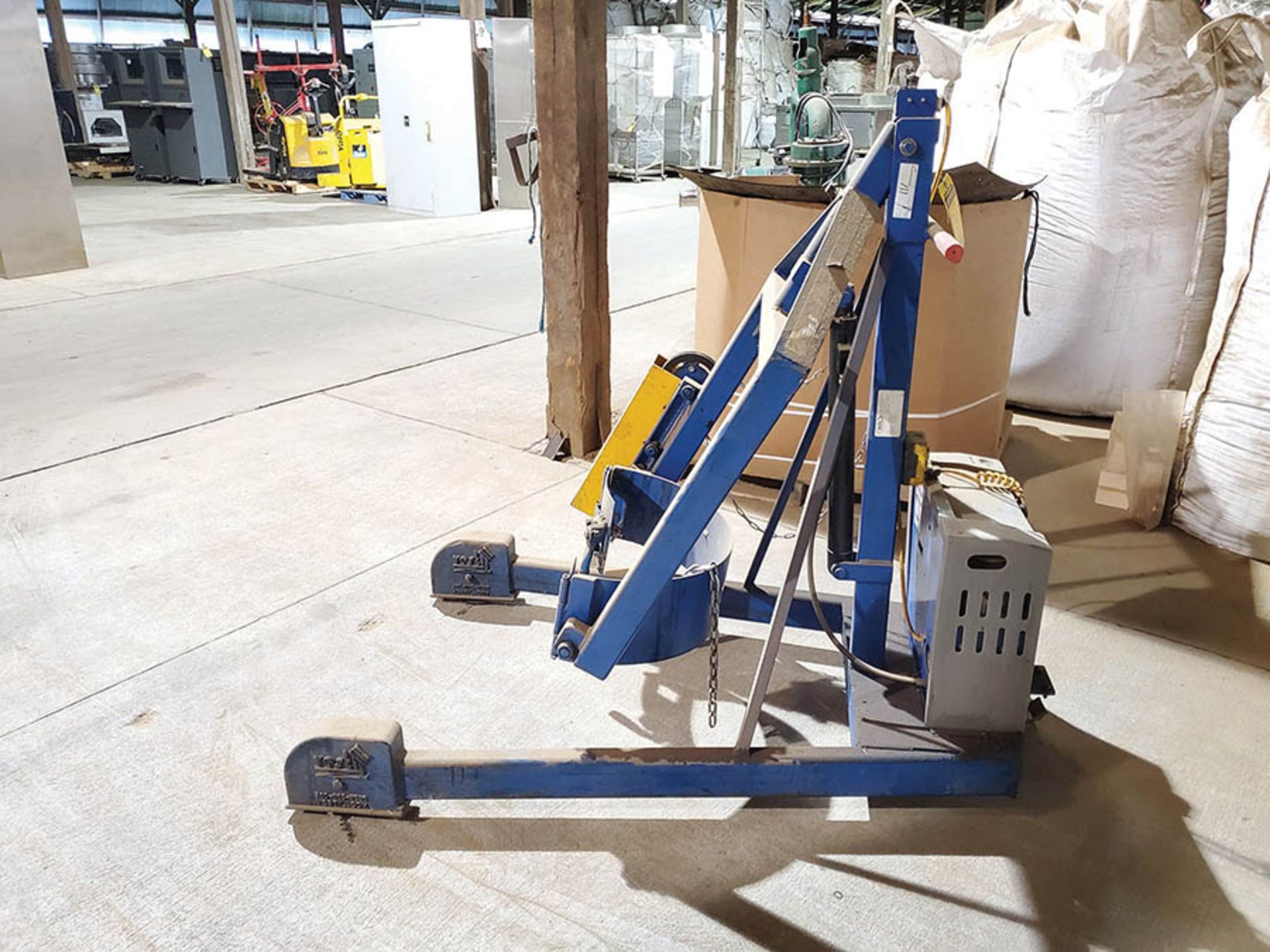 VESTIL PORTABLE ELECTRIC BARREL LIFT DUMP, PENDANT CONTROL, HEIGHT LIMETER SWITCH - Image 7 of 7