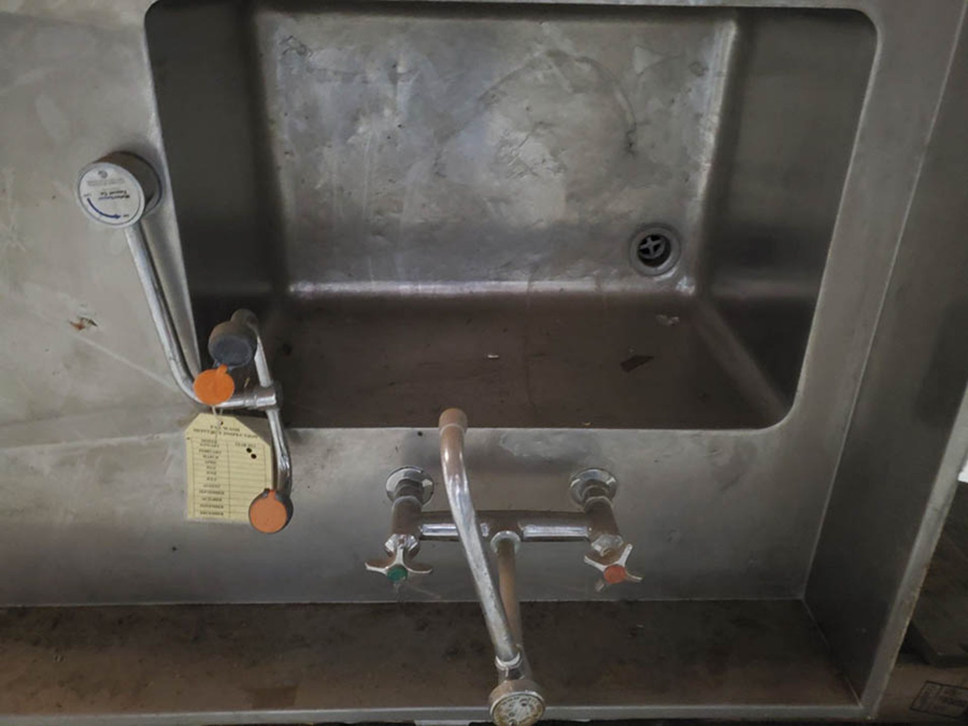 55'' X 30'' STAINLESS STEEL WASH BASIN STATION - Image 3 of 5
