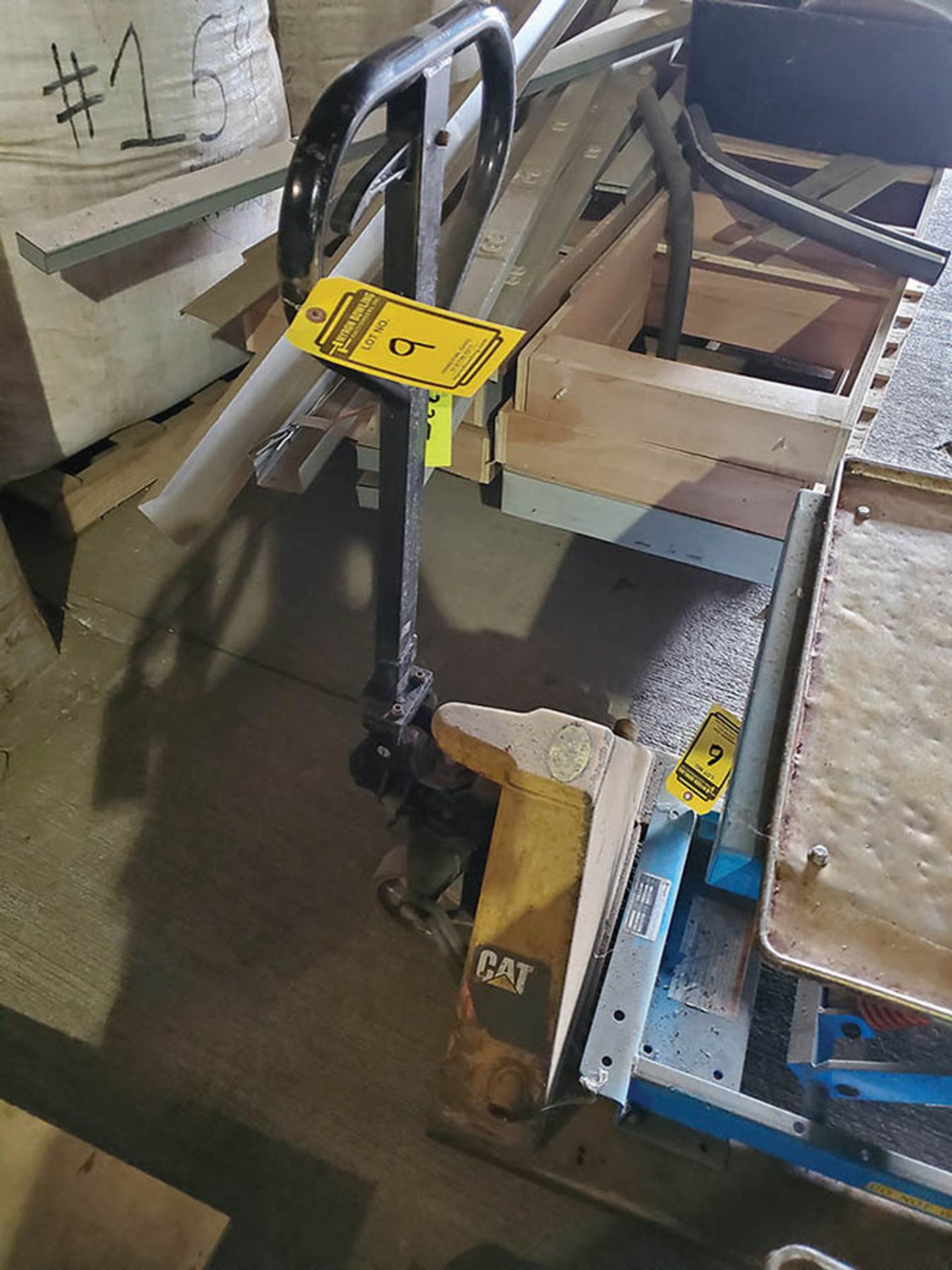 CATERPILLAR 5,500 LB HYDRAULIC PALLET JACK (NO TABLE) - Image 4 of 4