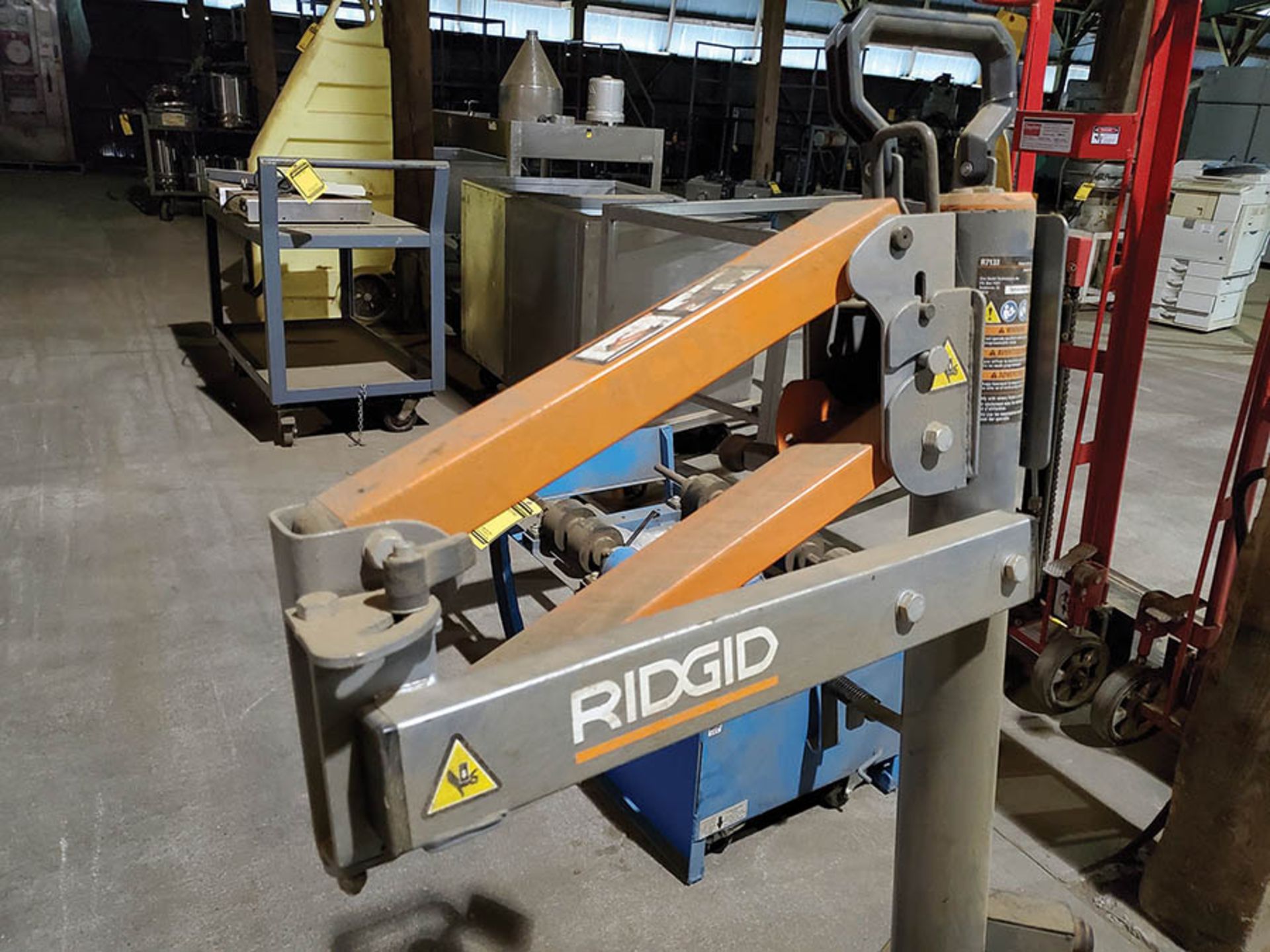 RIDGID R7133 PORTABLE DRILL STAND, OUTRIGGERS, STABILIZING ARM - Image 4 of 5