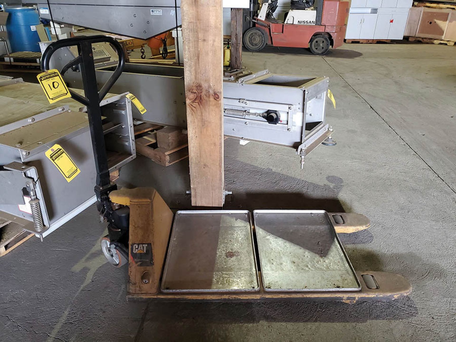 CATERPILLAR 5,500 LB HYDRAULIC PALLET JACK