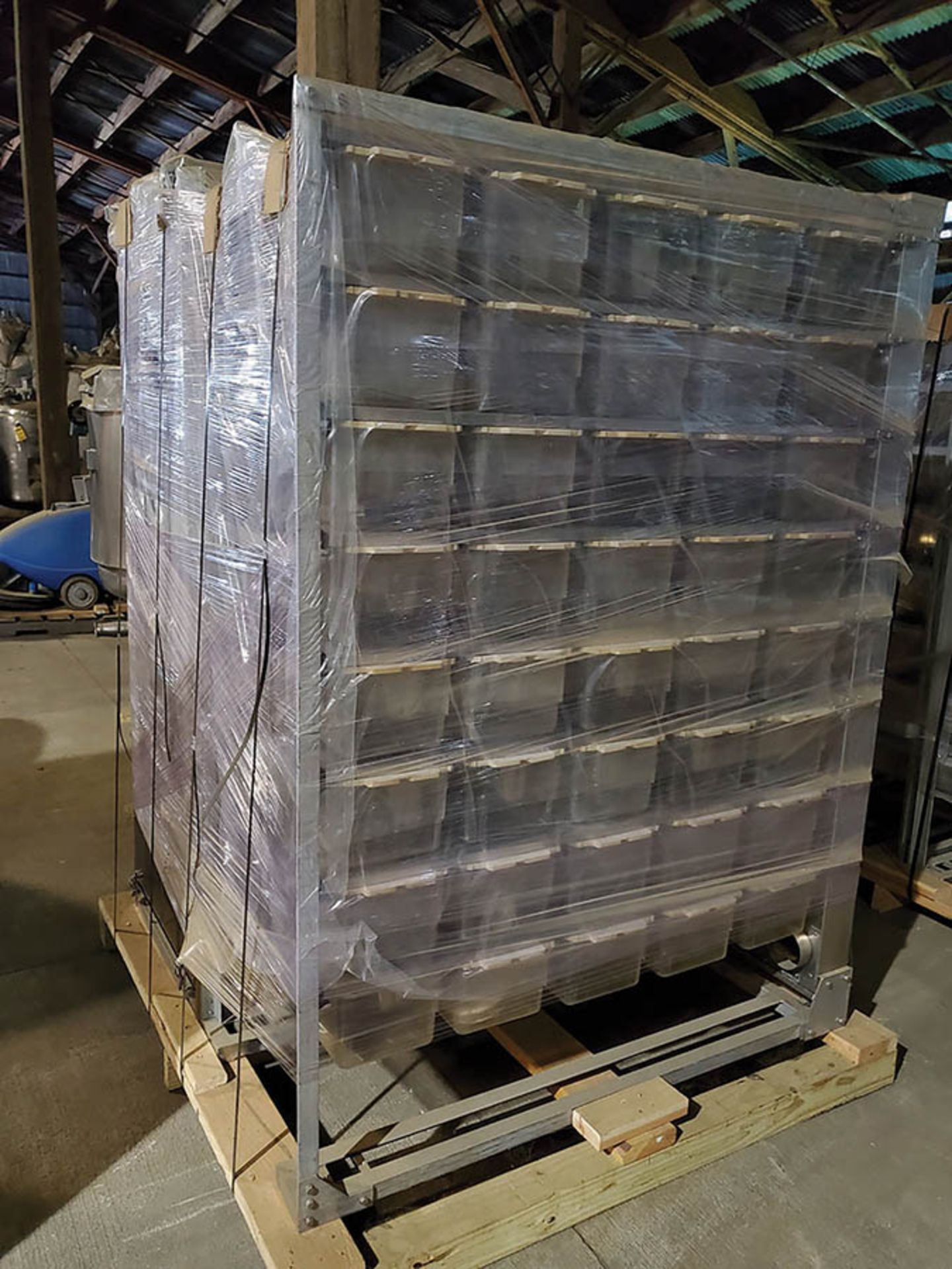 PALLET OF LAB MOUSE HABITATS, (2) SECTIONS PER SKID, (80) UNITS PER SECTION, WATER LINE TO EACH - Image 2 of 2