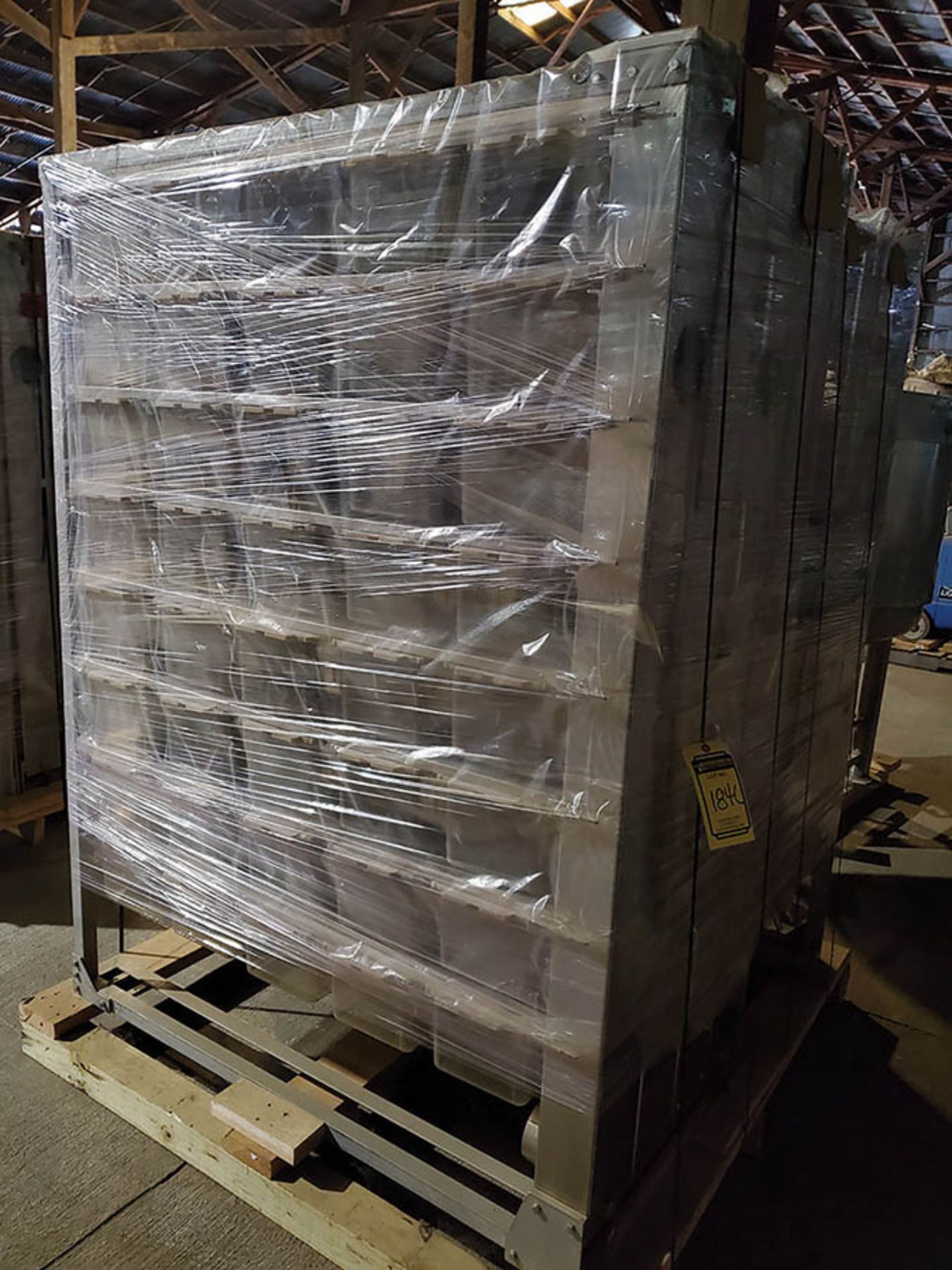 PALLET OF LAB MOUSE HABITATS, (2) SECTIONS PER SKID, (80) UNITS PER SECTION, WATER LINE TO EACH