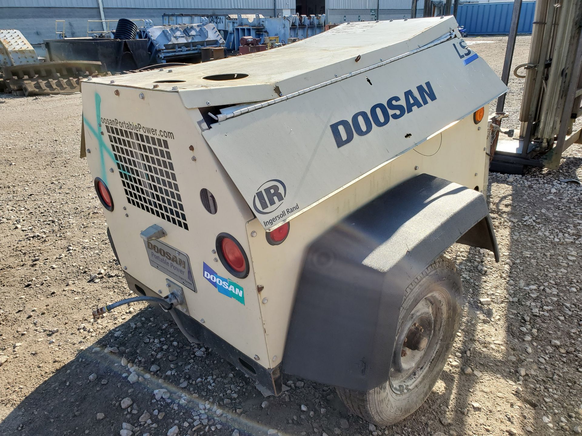 INGERSOLL-RAND DOOSAN TOWABLE DIESEL POWERED GENERATOR, 7,728 HOURS, RE-FITTED LIGHT TOWER, KUBPTA - Image 10 of 12