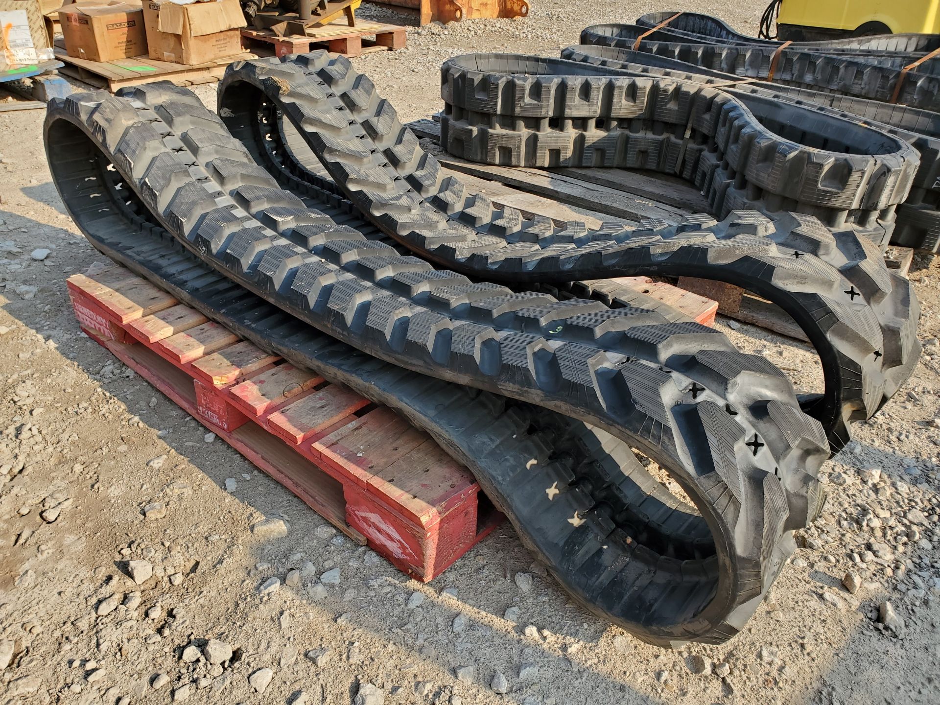 (NEW) 300 X 52.5B X 80 RUBBER SKID STEER TRACKS - Image 3 of 6