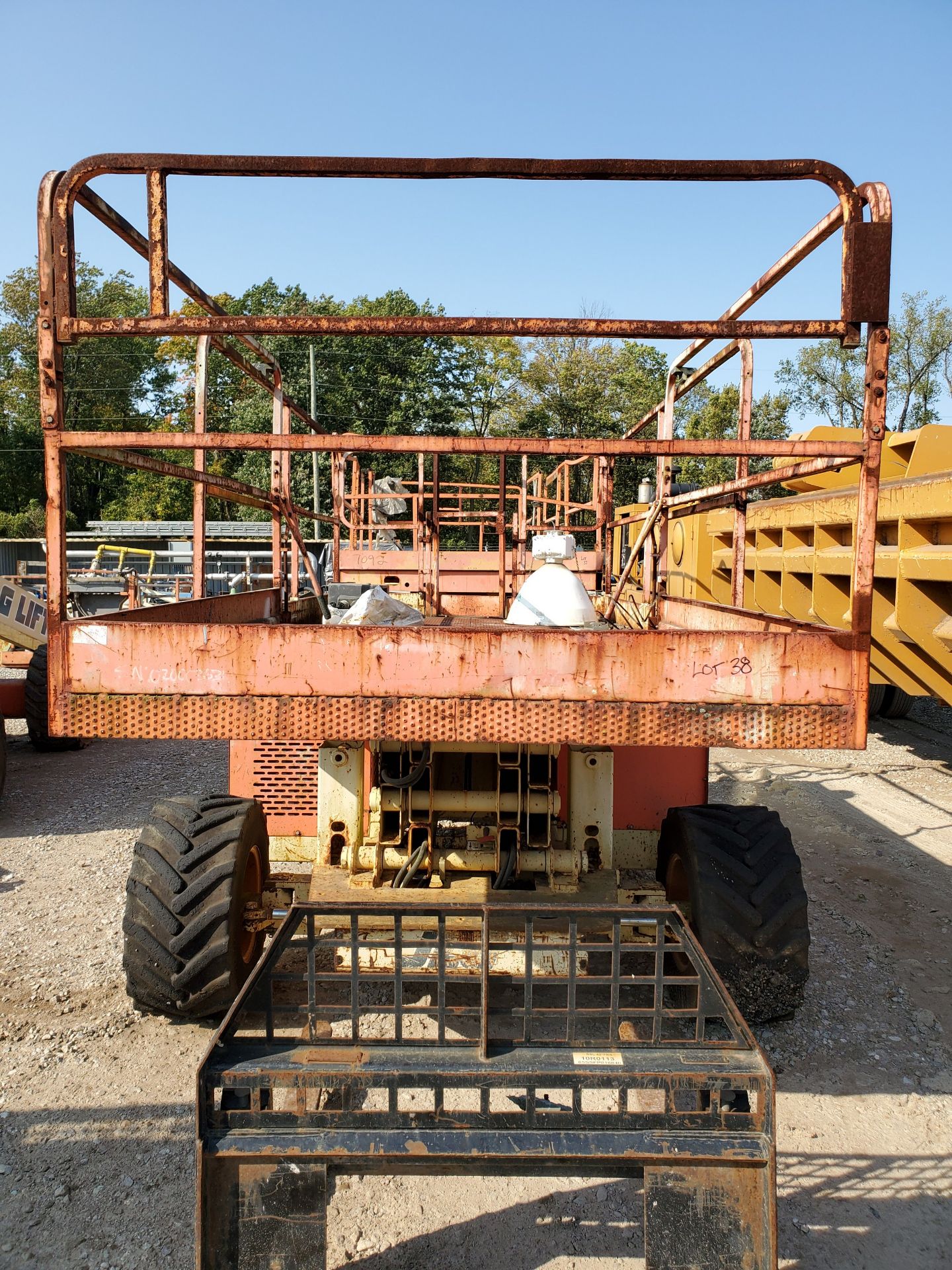 JLG 25 RTS LP ALL-TERRAIN SCISSOR LIFT, 4 X 2 X 2, PNEUMATIC TIRES, 2,396 HOURS, EXTENDED - Image 9 of 9