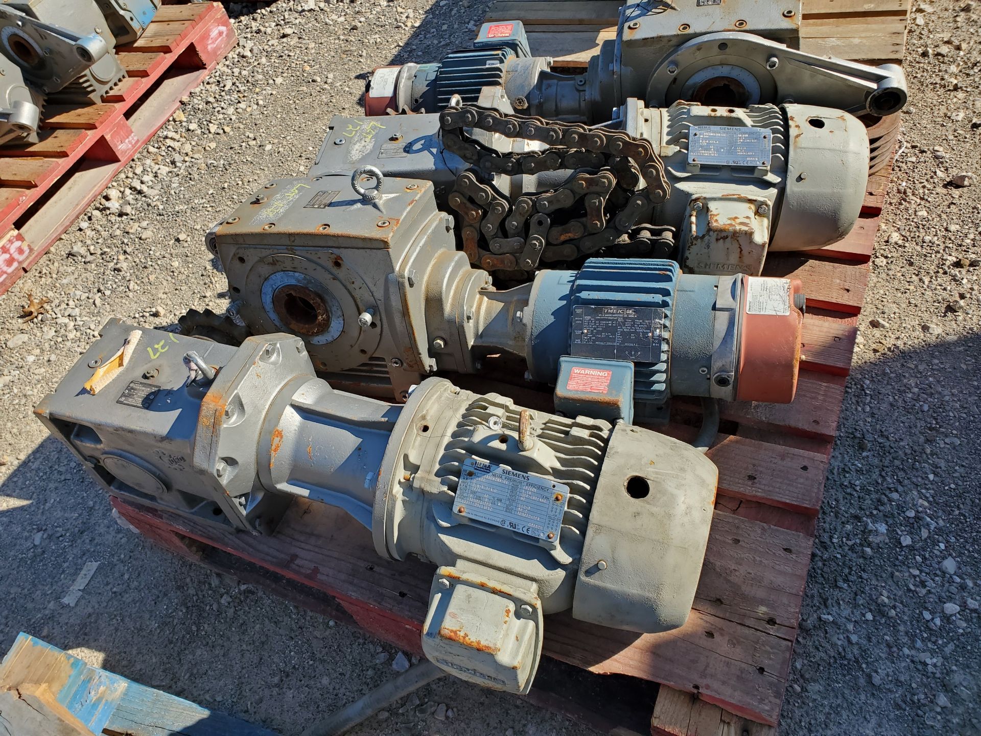 (4) NORD DRIVESYSTEMS 25.39:1 GEAR REDUCERS WITH GE 1 HP ELECTRIC MOTORS - Image 9 of 9