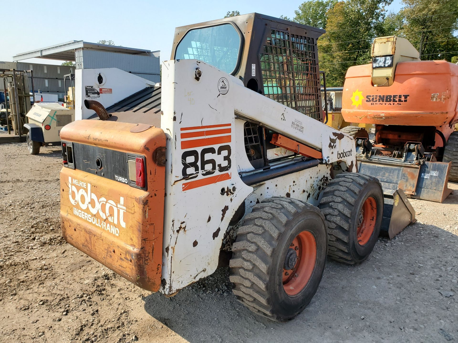 BOBCAT 863 SKID STEER, 5,224 HOURS, TREAD TIRES, FOOT/ JOYSTICK LEVER CONTROL, 2 YARD BUCKET, FORK - Image 7 of 14