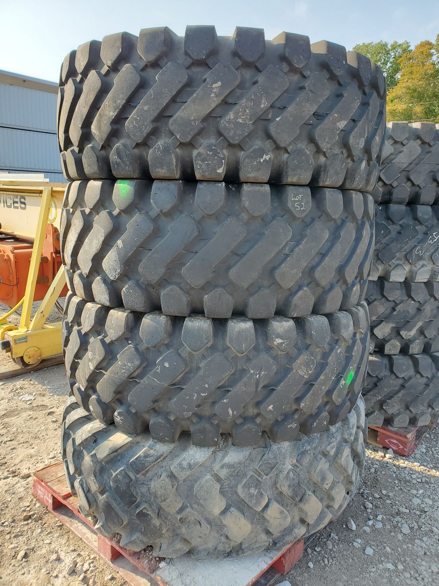 (4) PERFORMAX 20.5-25 FRONT END LOADER TIRES (GOOD CONDITION, USED) - Image 5 of 7