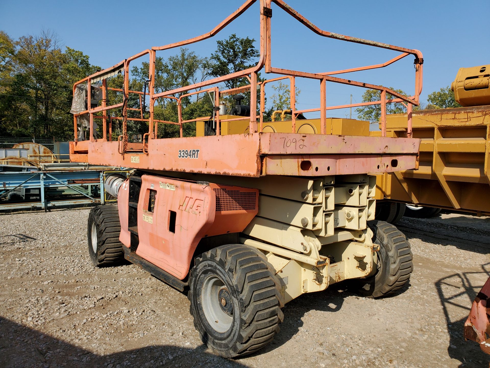 JLG 3394RT ALL-TERRAIN SCISSOR LIFT, 33' LIFT HEIGHT, 1,500 LB CAPACITY PLATFORM 6 MAN CAPACITY, - Image 5 of 13