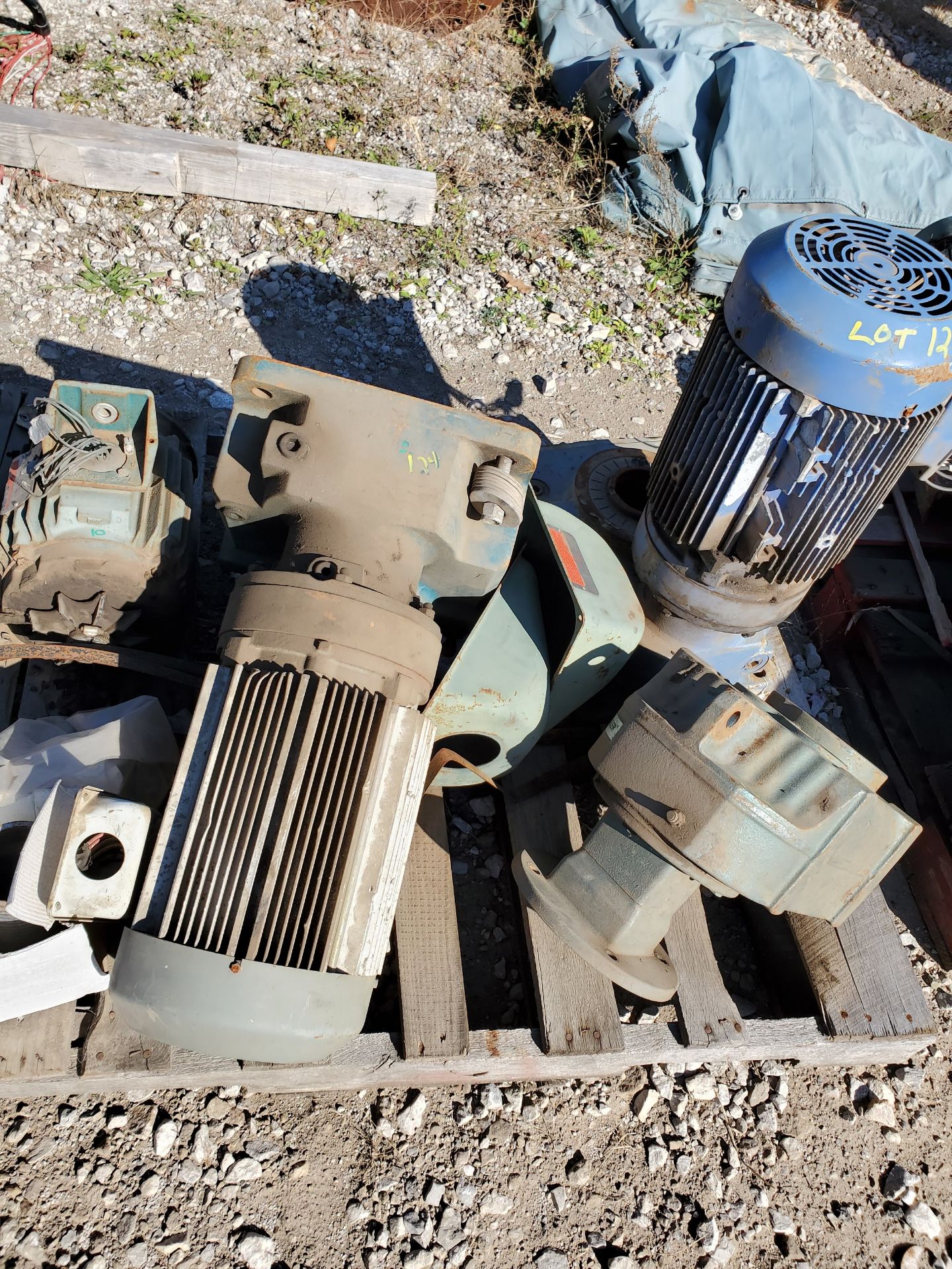 (2) PALLETS OF ASSORTED GEAR BOXES, REDUCERS AND MOTORS - Image 2 of 14