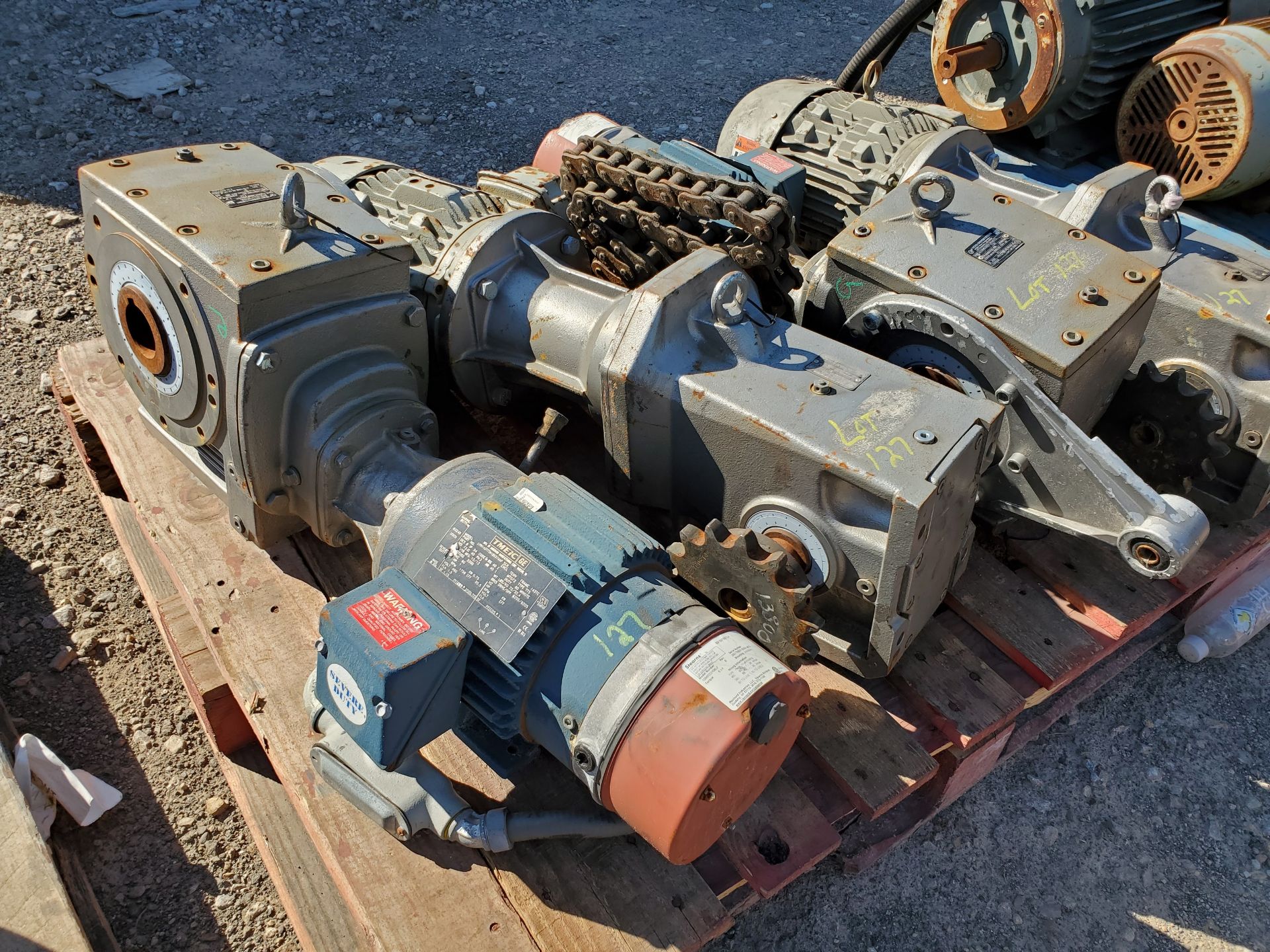 (4) NORD DRIVESYSTEMS 25.39:1 GEAR REDUCERS WITH GE 1 HP ELECTRIC MOTORS - Image 2 of 9