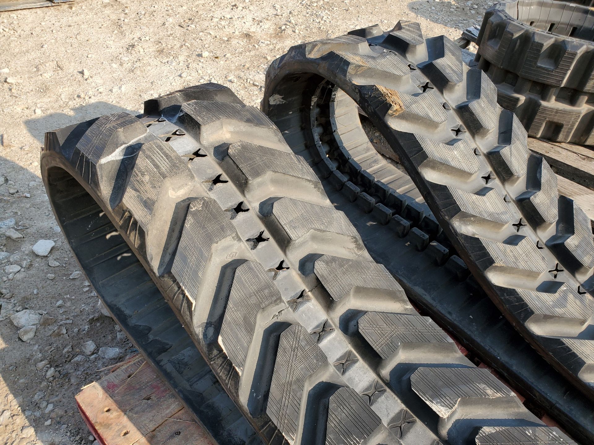 (NEW) 300 X 52.5B X 80 RUBBER SKID STEER TRACKS - Image 6 of 6