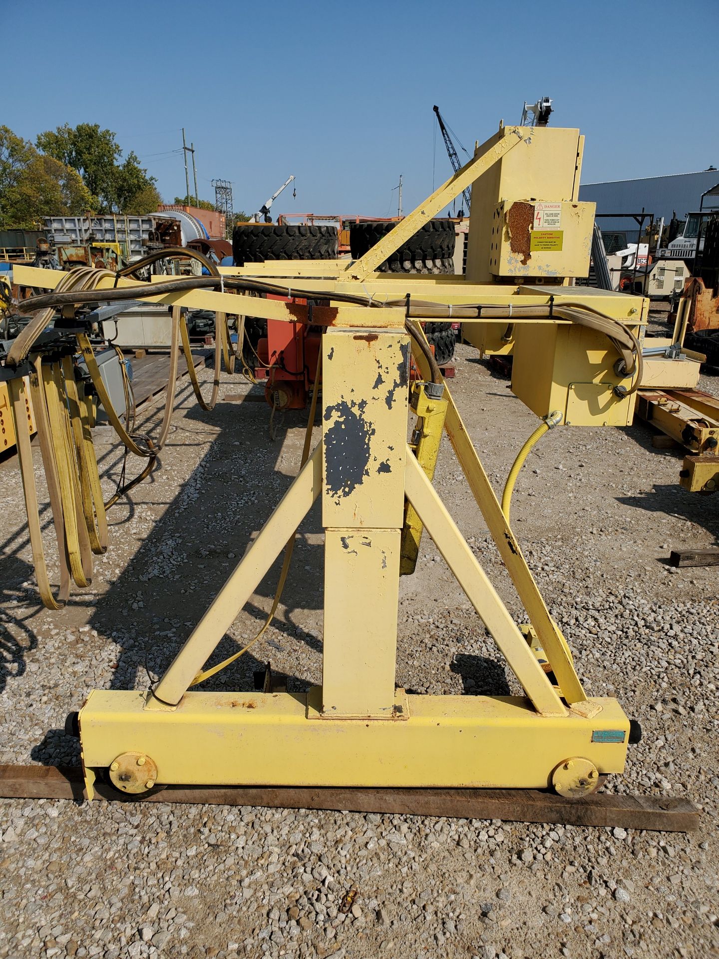 10-TON BRIDGE CRANE, 22' BEAM, TON ELECTRIC CABLE HOIST WITH PENDANT CONTROLS AND HOOK - Image 6 of 13