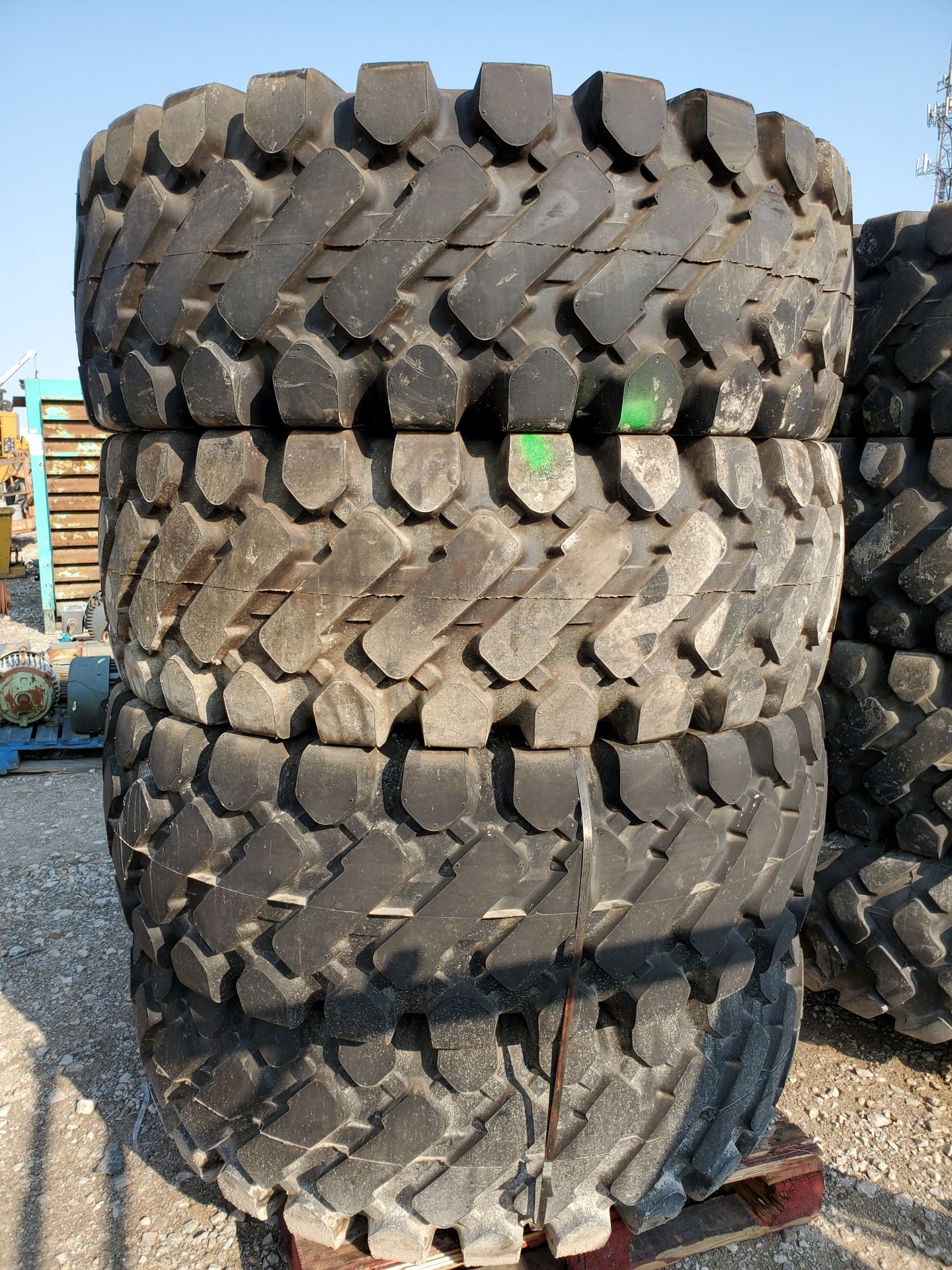 (4) (NEW) PERFORMAX 20.5-25 FRONT END LOADER TIRES (NEVER USED) - Image 2 of 6