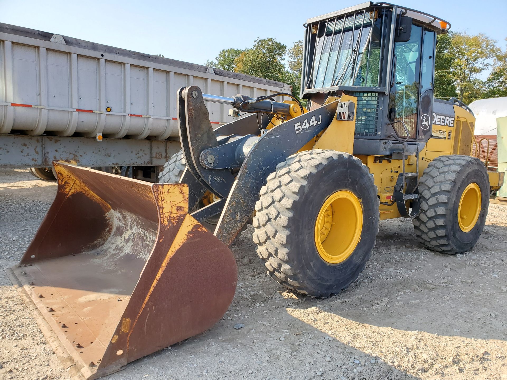 JOHN DEERE 544J ARTICULATING FRONT END LOADER WITH BUCKET, PNEUMATIC TIRES, PIN# DW544JZ604604,