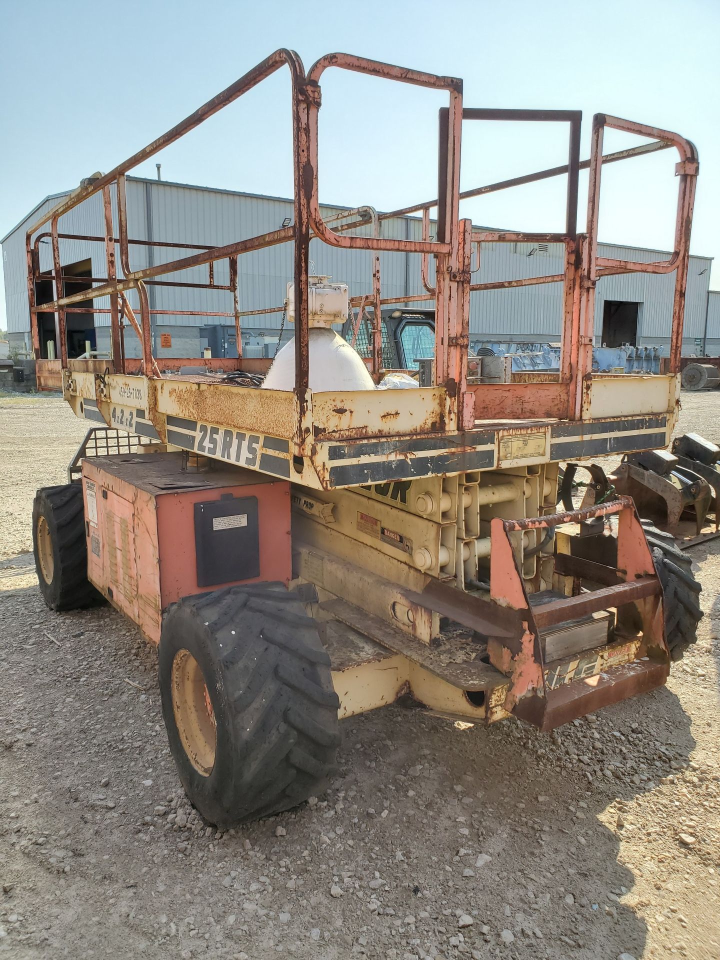 JLG 25 RTS LP ALL-TERRAIN SCISSOR LIFT, 4 X 2 X 2, PNEUMATIC TIRES, 2,396 HOURS, EXTENDED - Image 7 of 9