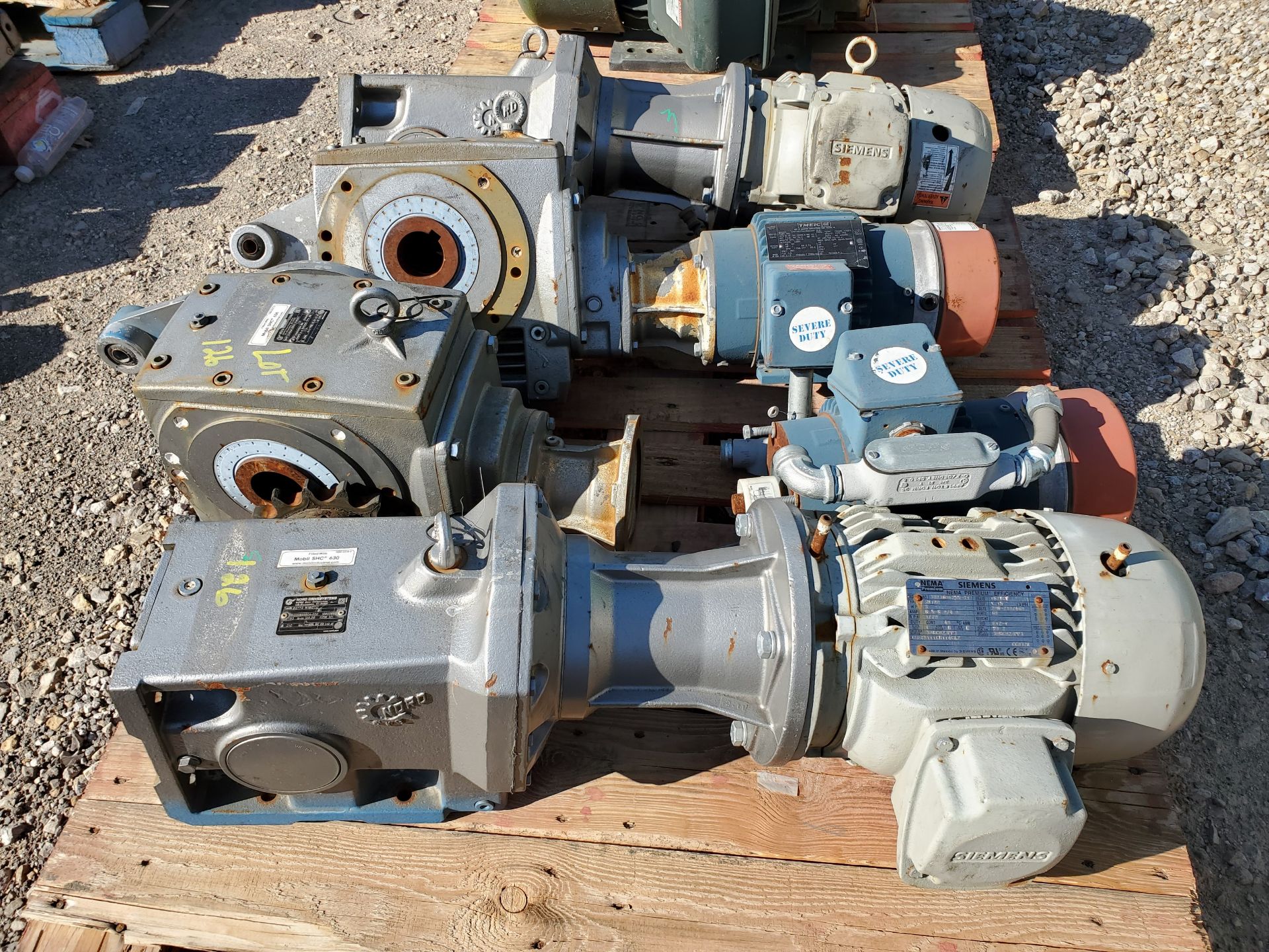 (4) NORD DRIVESYSTEMS 25.39:1 GEAR REDUCERS WITH GE 1 HP ELECTRIC MOTORS - Image 8 of 8