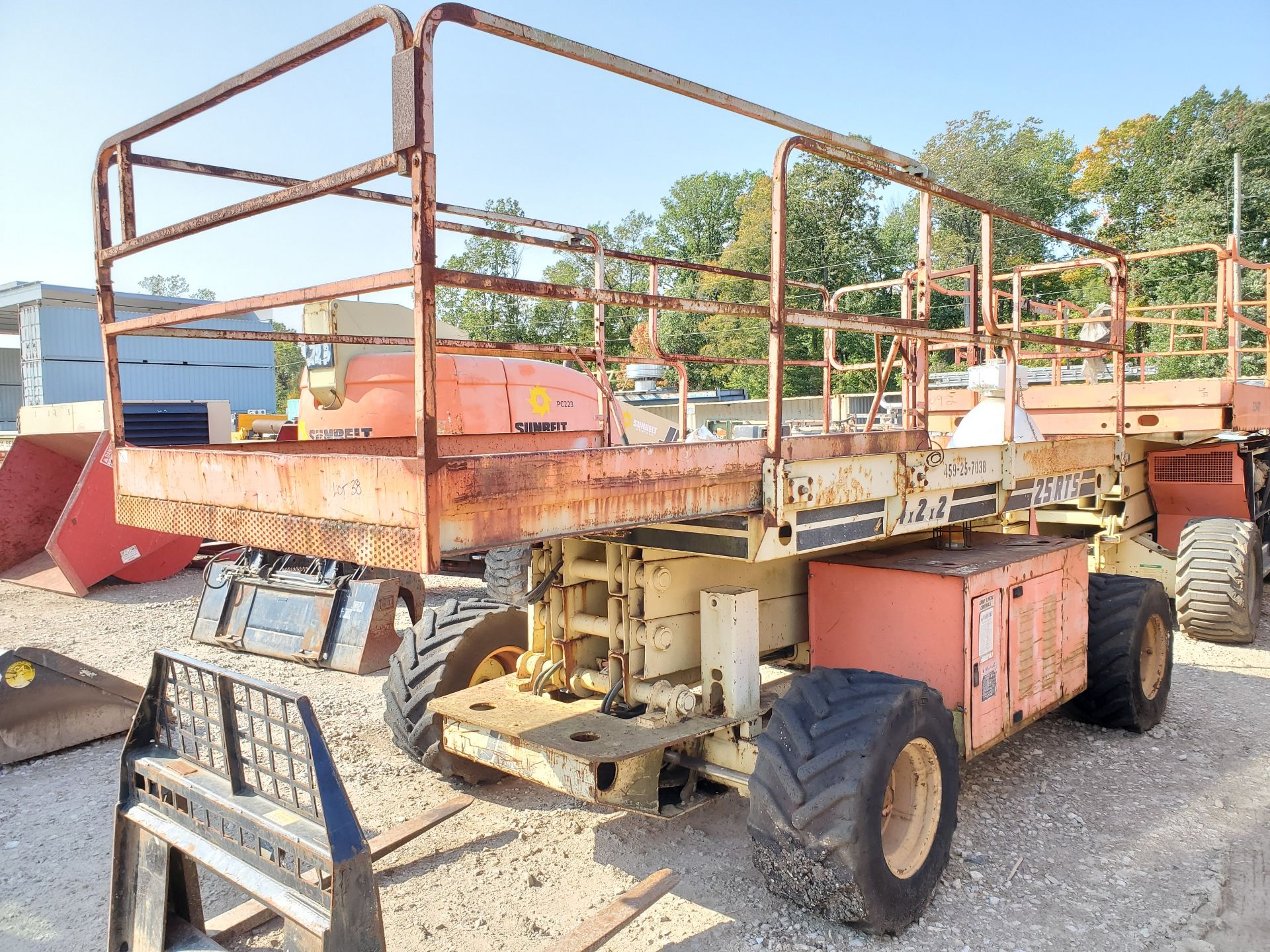 JLG 25 RTS LP ALL-TERRAIN SCISSOR LIFT, 4 X 2 X 2, PNEUMATIC TIRES, 2,396 HOURS, EXTENDED - Image 8 of 9