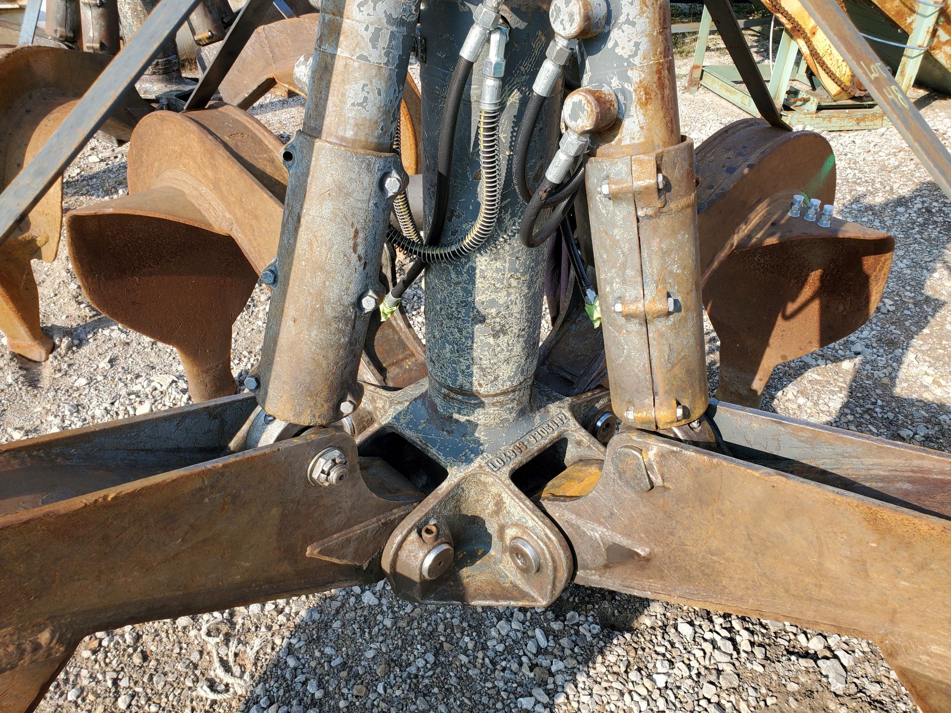 HYDRAULIC CRANE GRAPPLE ATTACHMENT, 88'' OPENING (MISSING 1 TOOTH), LIEBHIEN 1 ¬ YD - Image 5 of 8