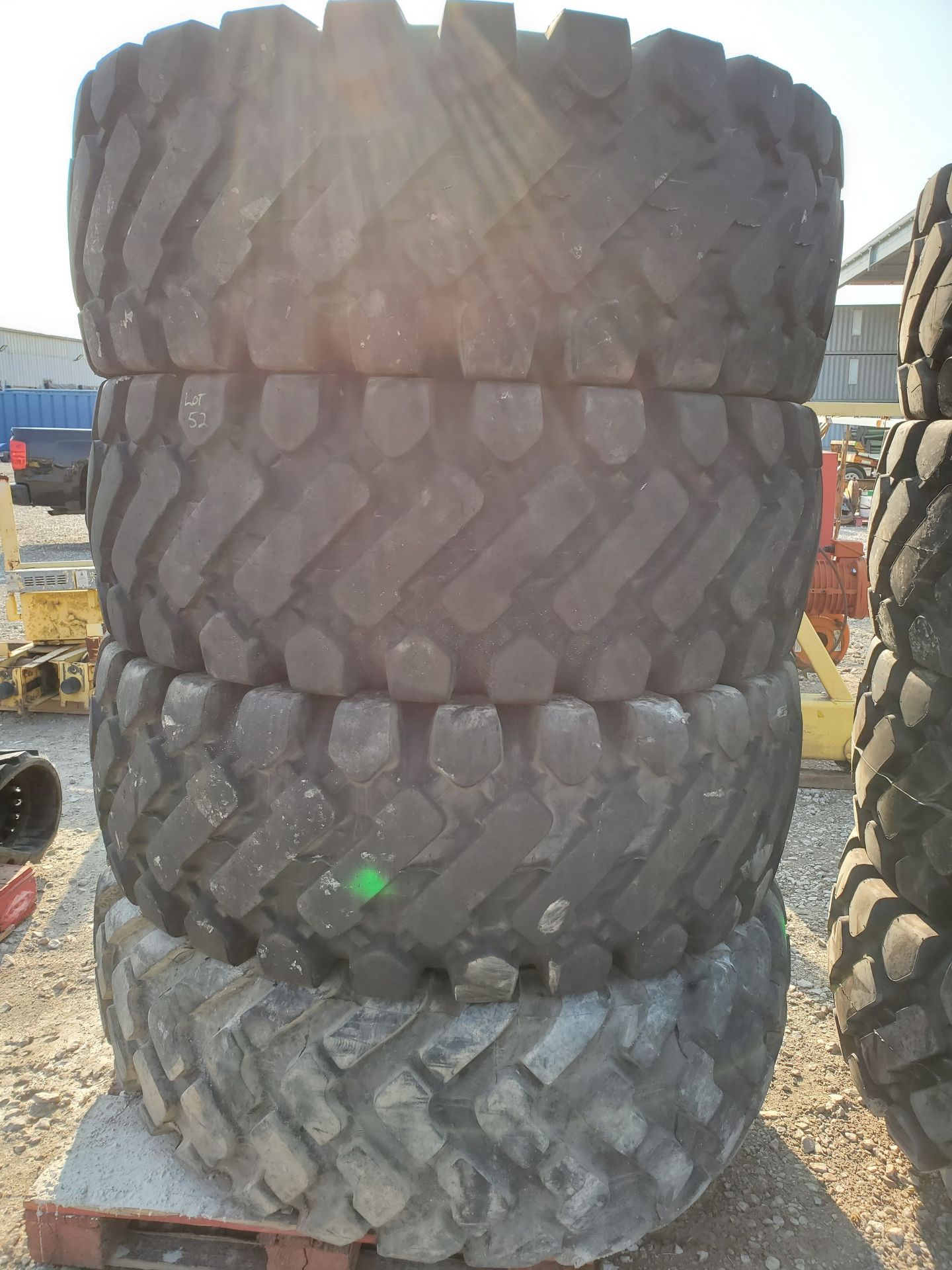 (4) PERFORMAX 20.5-25 FRONT END LOADER TIRES (GOOD CONDITION, USED) - Image 6 of 7