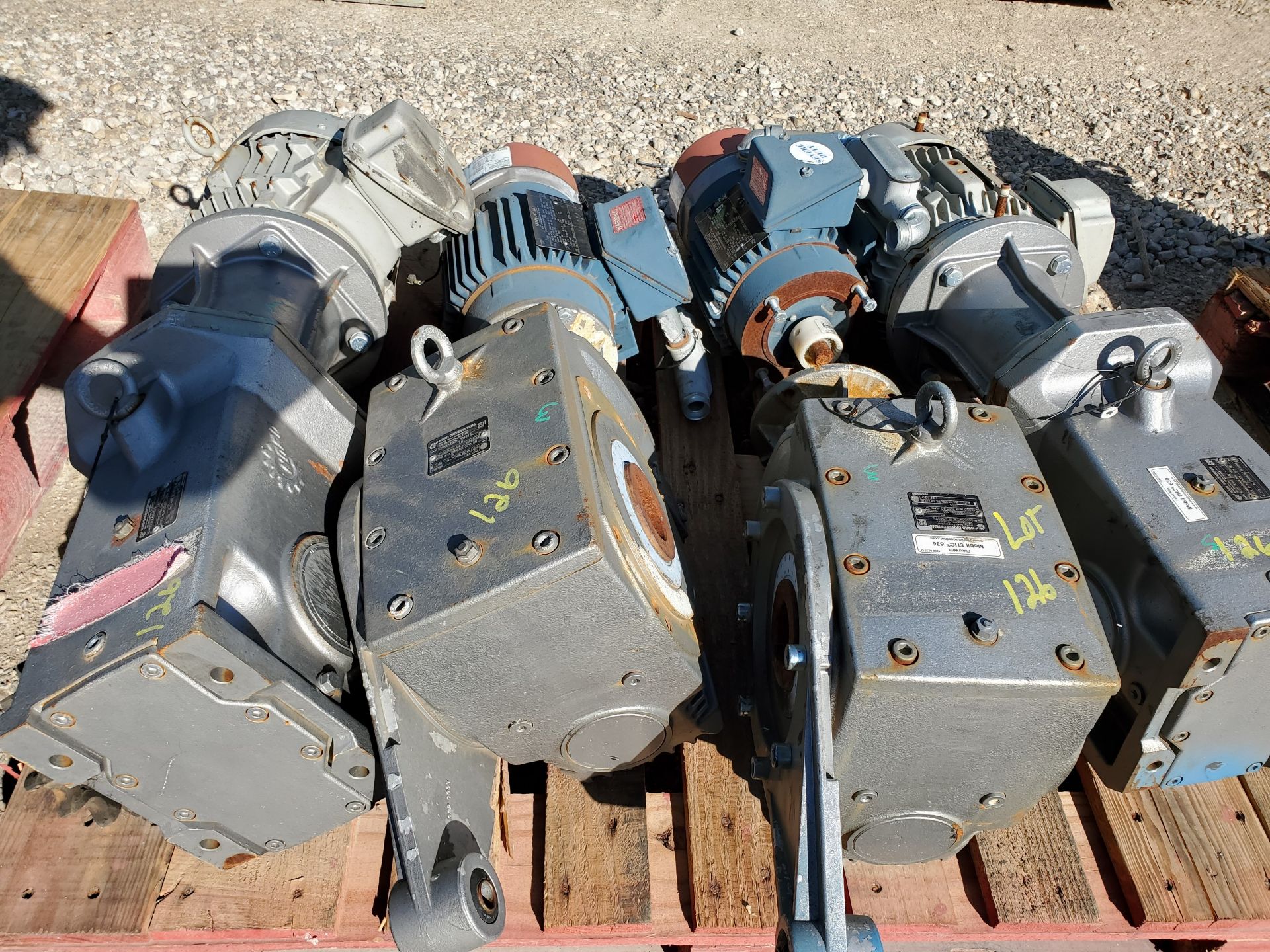 (4) NORD DRIVESYSTEMS 25.39:1 GEAR REDUCERS WITH GE 1 HP ELECTRIC MOTORS - Image 2 of 8