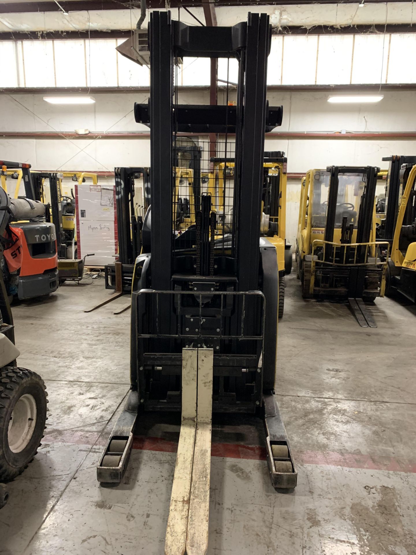 *LOCATED IN OHIO* 2015 HYSTER 3,500-LB. CAPACITY REACH TRUCK, MOD NR35, 111" LOWER/251'' LIFT HEIGHT - Image 2 of 8