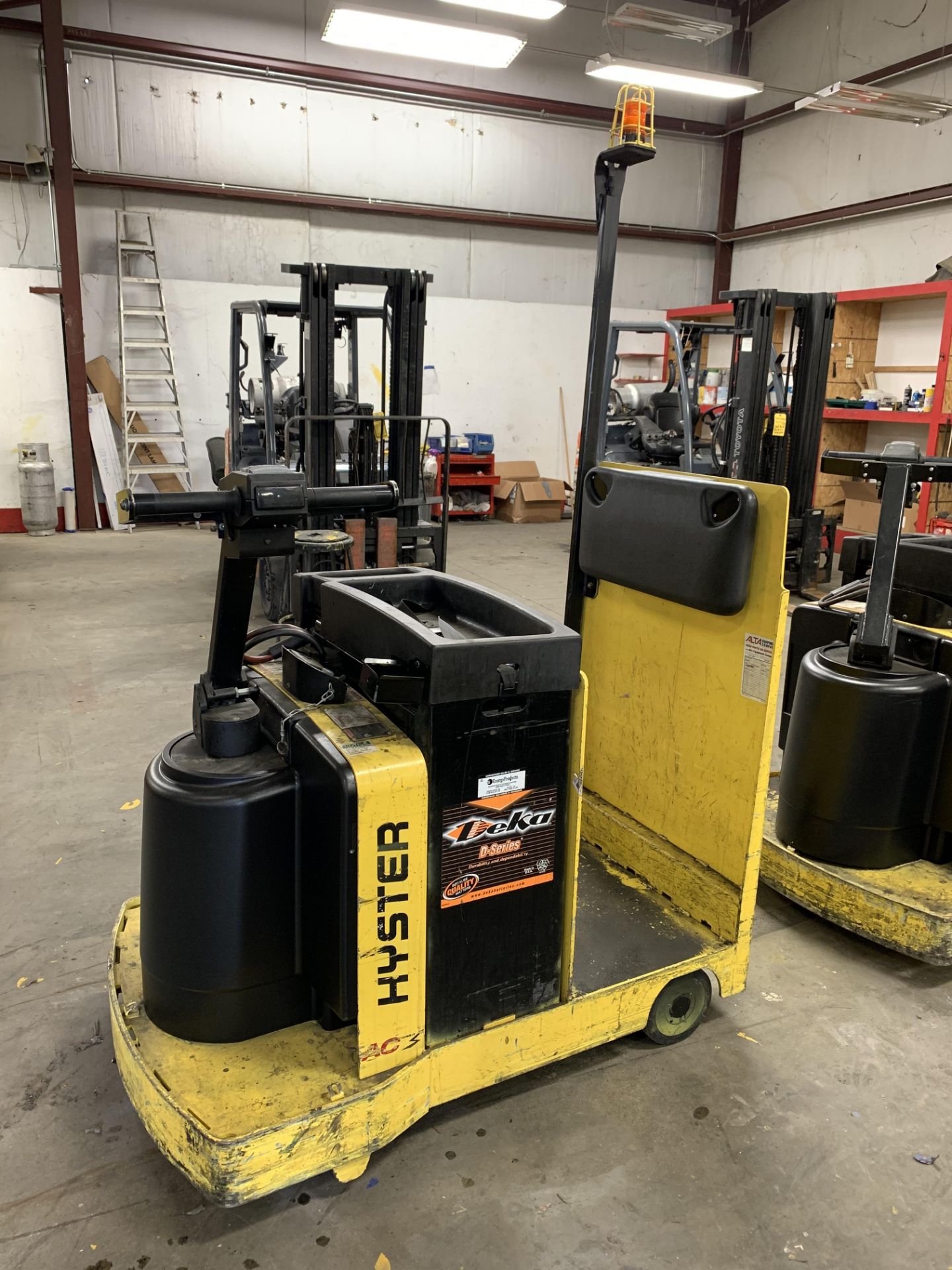 ***LOCATED IN HAMILTON, OHIO*** 2016 HYSTER ELECTRIC TOW TRACTOR, MODEL: T5ZAC, BATTERY WT: 1,450-LB - Image 4 of 5