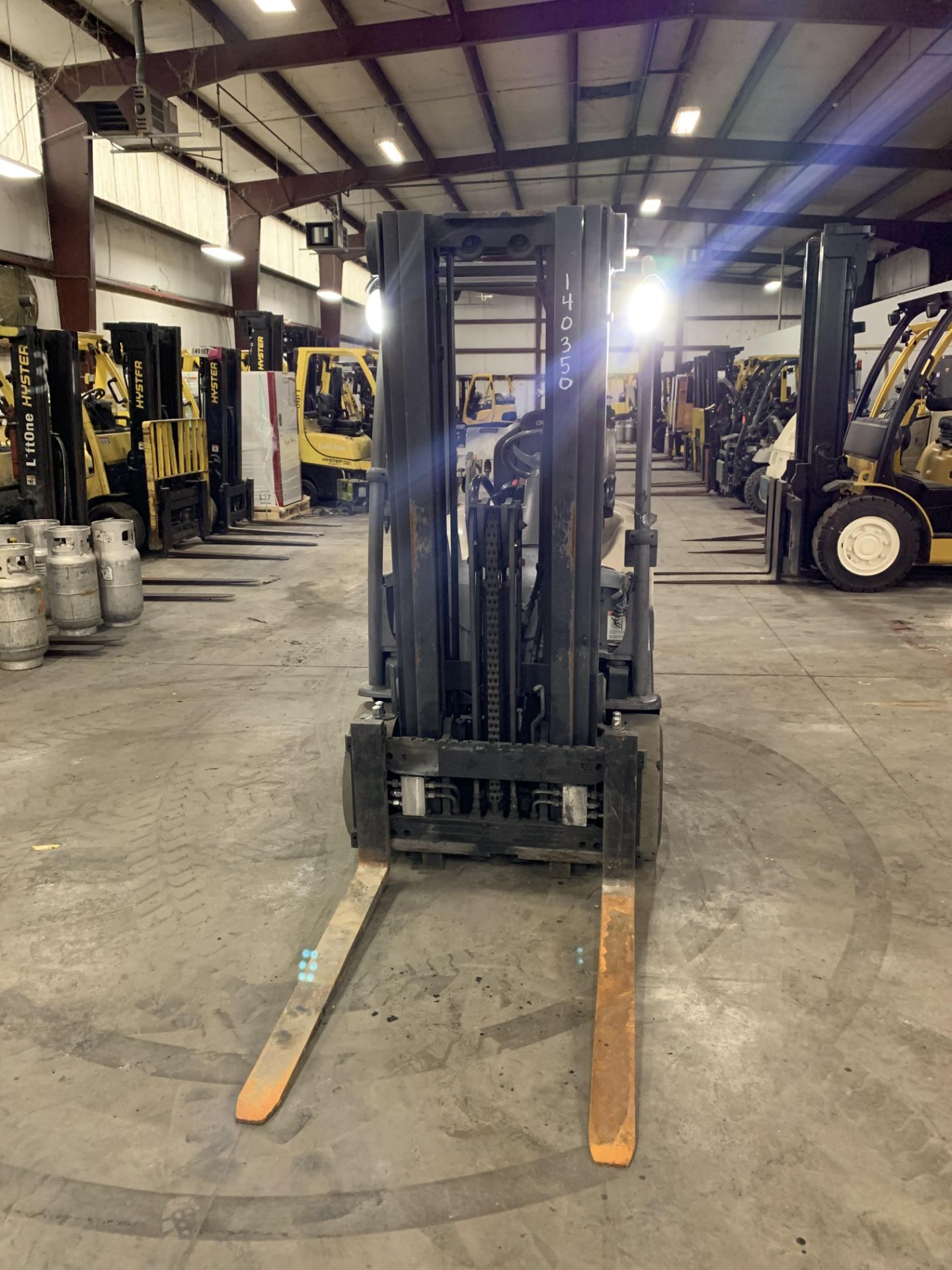 ***LOCATED IN HAMILTON, OHIO*** 2013 CROWN 5,000 LB. C-5 FORKLIFT, LPG, 3-STAGE MAST, 7,968 HOURS - Image 2 of 5